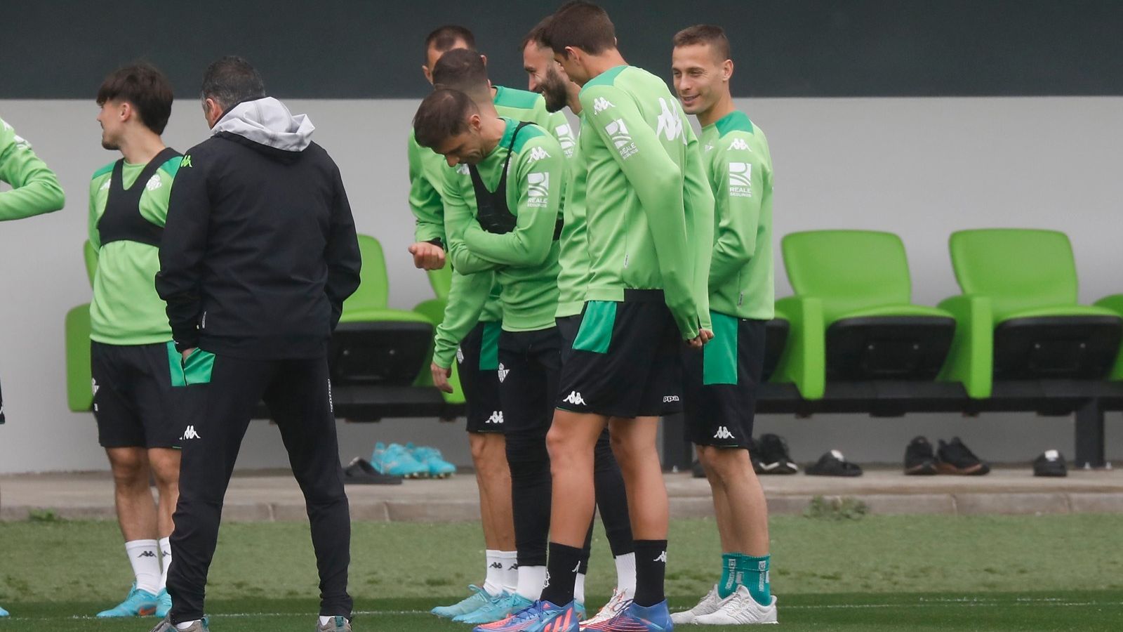 Canales, en la charla previa antes de retirarse al interior de las instalaciones de la ciudad deportiva.