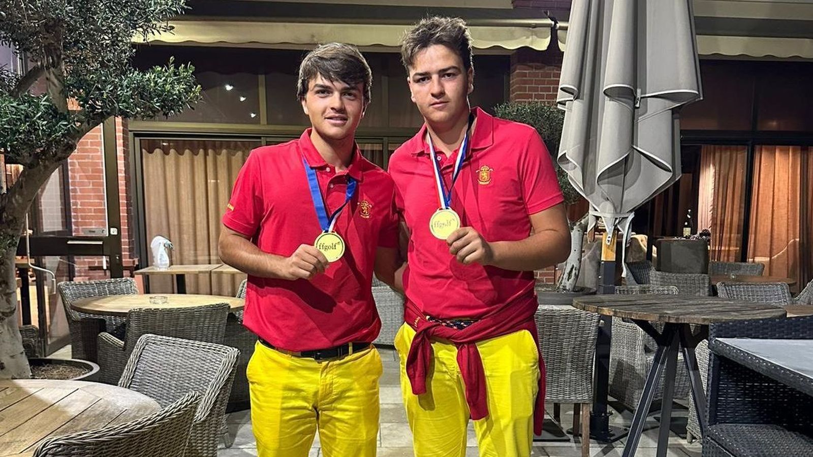Luis del Rosal y Gonzalo Baños, con sus medallas