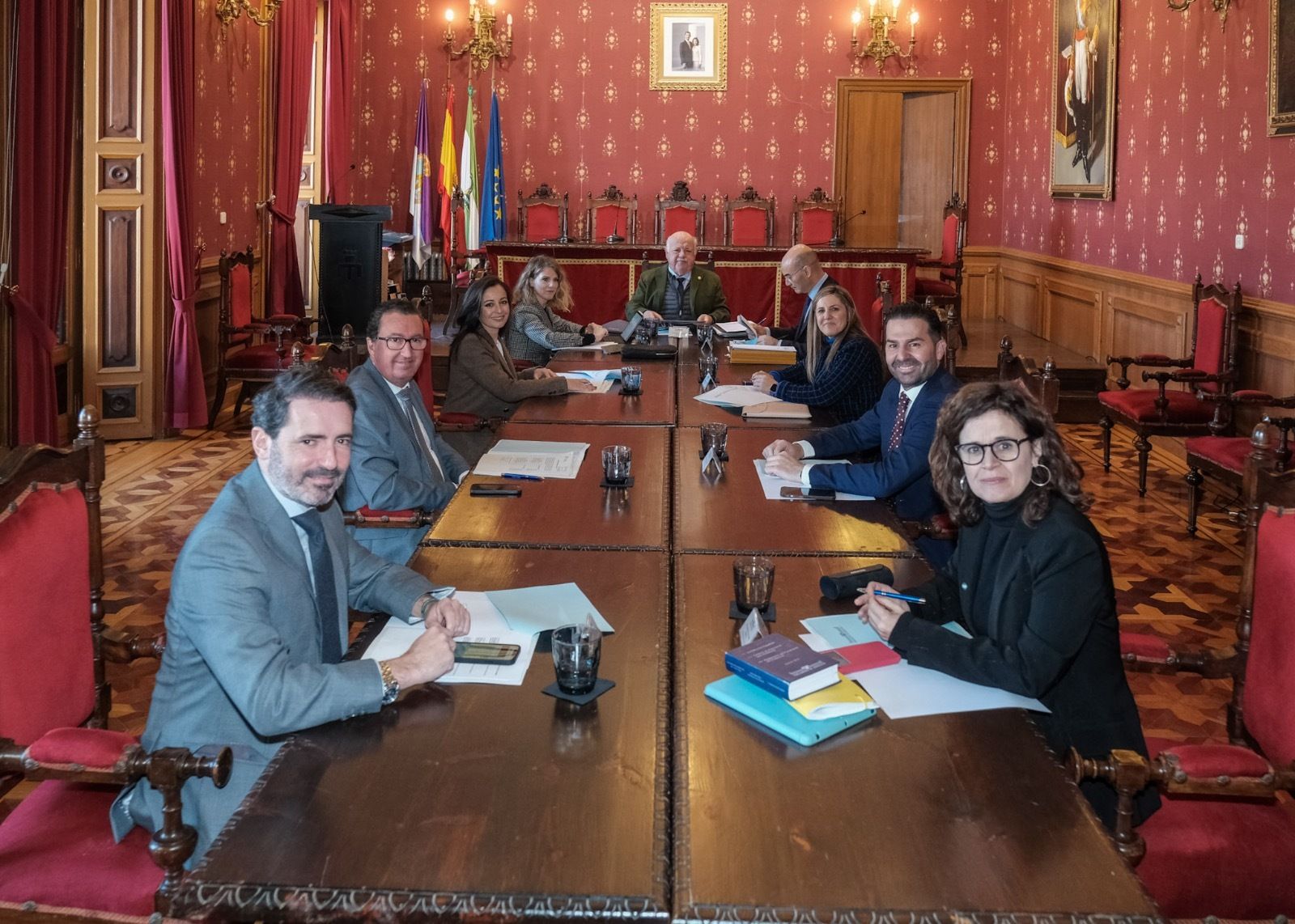 Imagen de la Mesa del Parlamento de Andalucía reunida en Loja este jueves