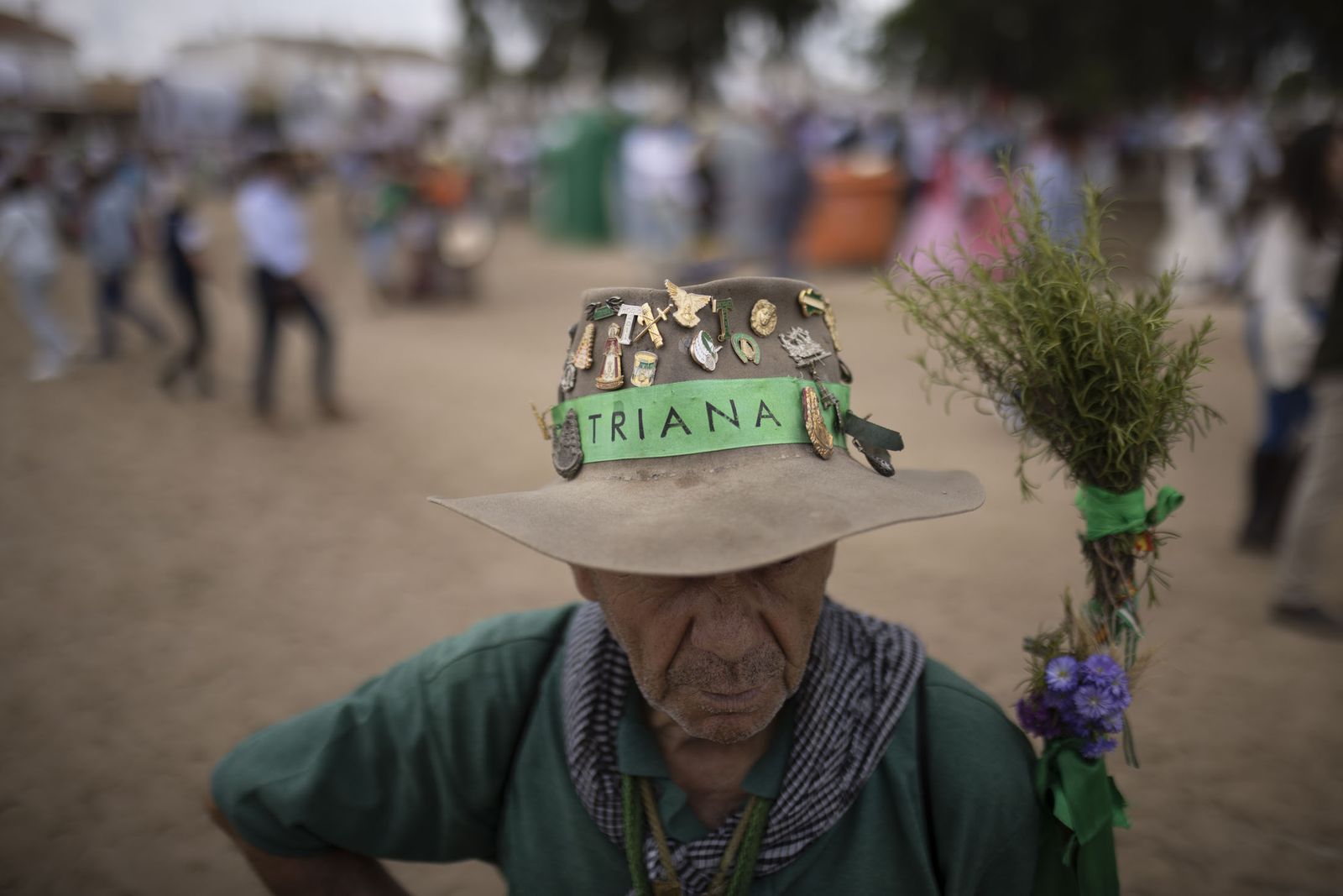 El Rocío 2023: Imágenes de ambiente en la aldea durante la presentación de las Hermandades