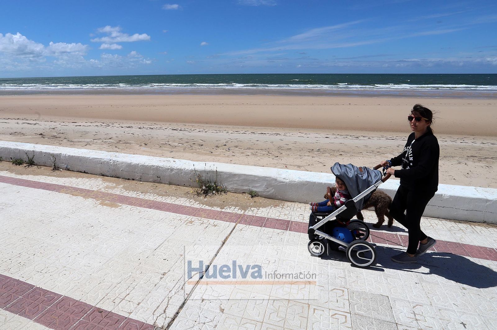 Imágenes de la zona de la playa de Matalascañas más afectada por el temporal