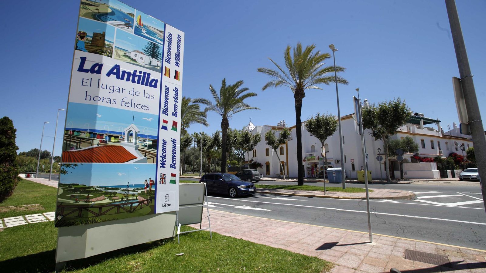 Uno de los accesos a la playa lepera de La Antilla Uno de los accesos a la playa lepera de La Antilla