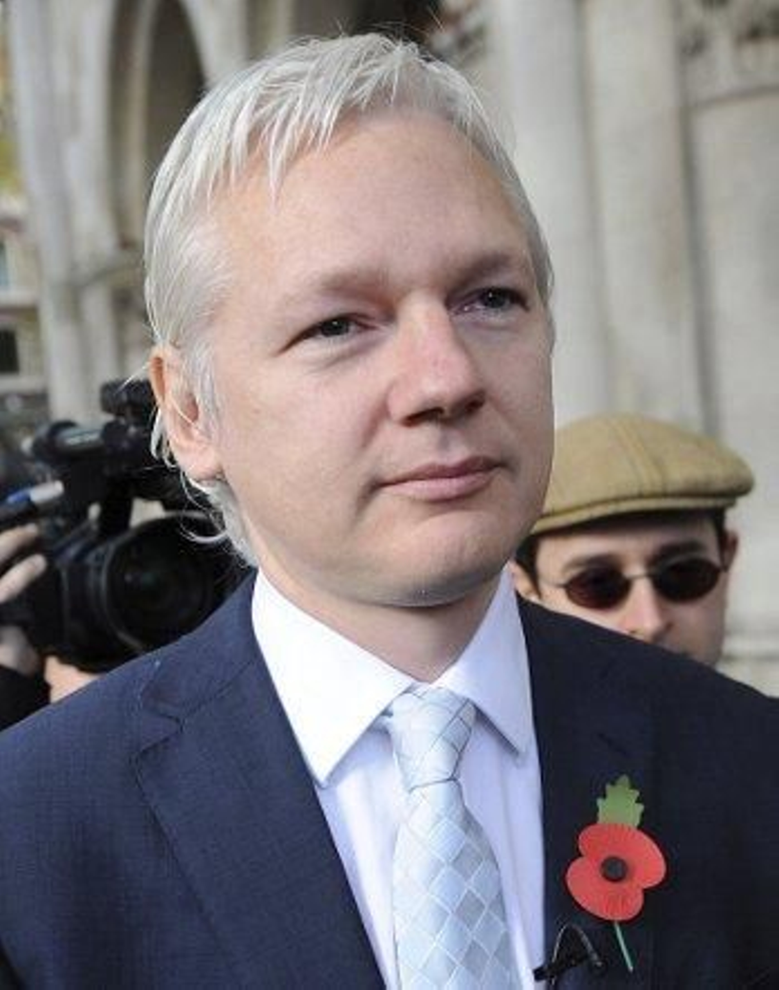 Assange pide asilo político a Ecuador para evitar su extradición a Suecia