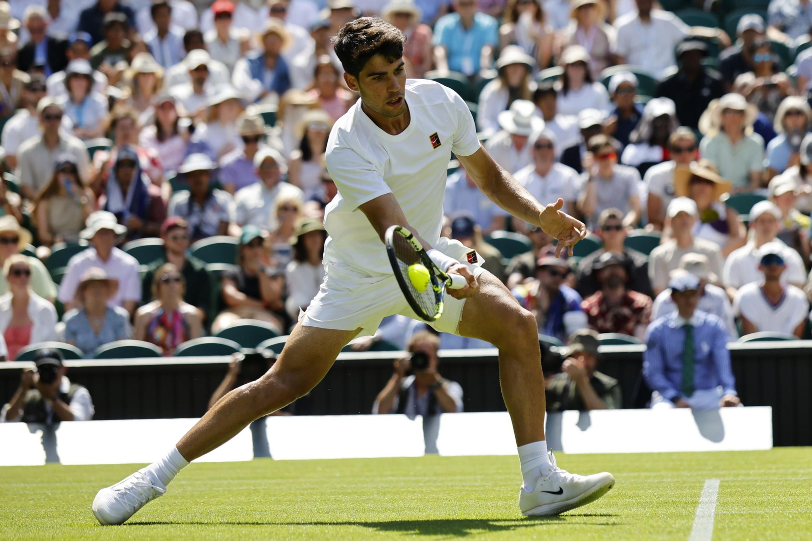 Alcaraz ejecuta una dejada marca de la casa en su partido ante de Fognini