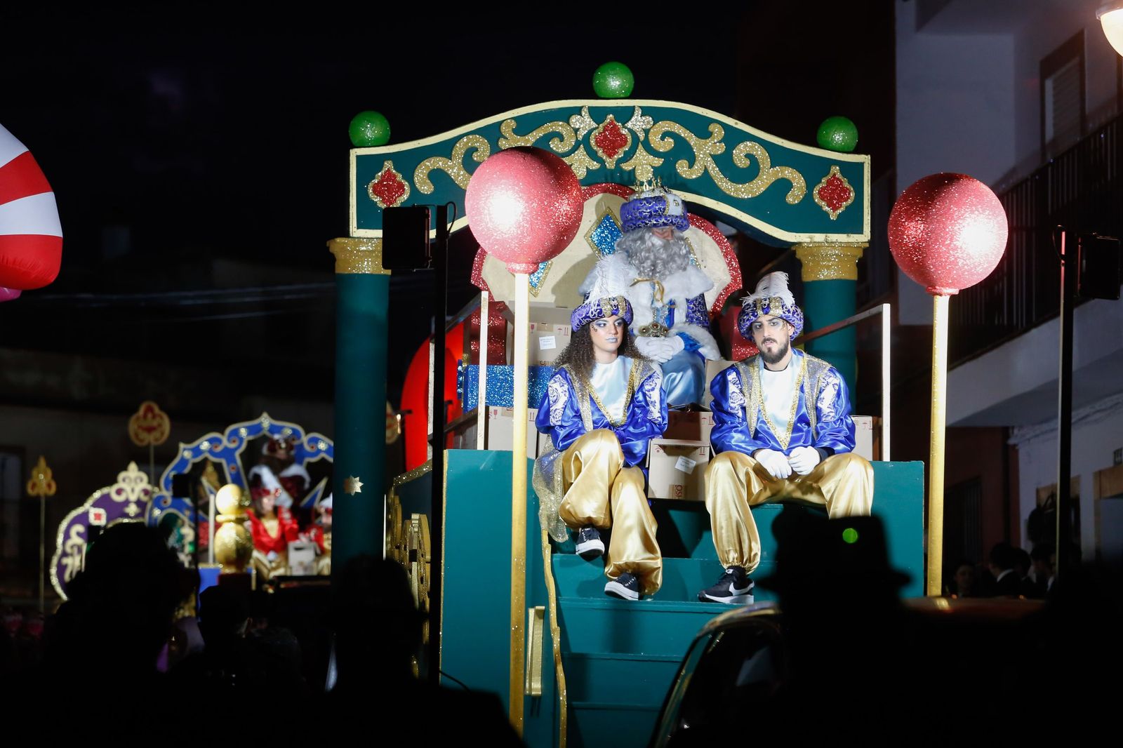 Búscate en las fotos de la cabalgata de Reyes Magos 2026 en Los Barrios