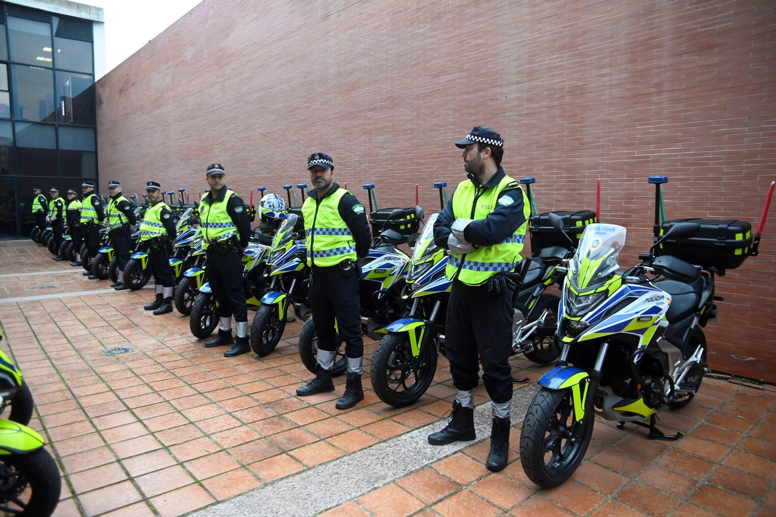Nuevas motos y 'scooters' de la Policía Local.