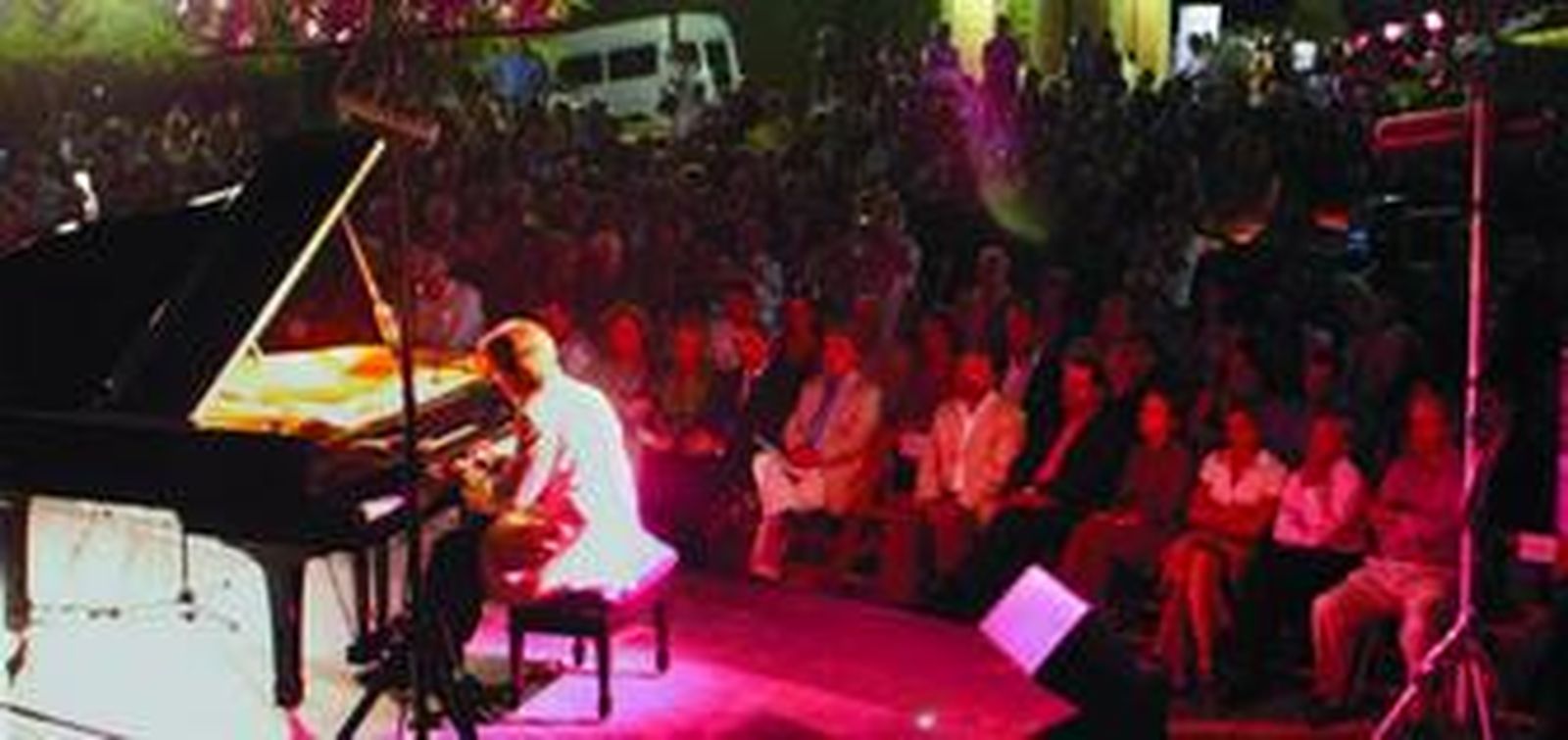 José Luis Zafra ofreció un emotivo concierto en homenaje a Lorca.