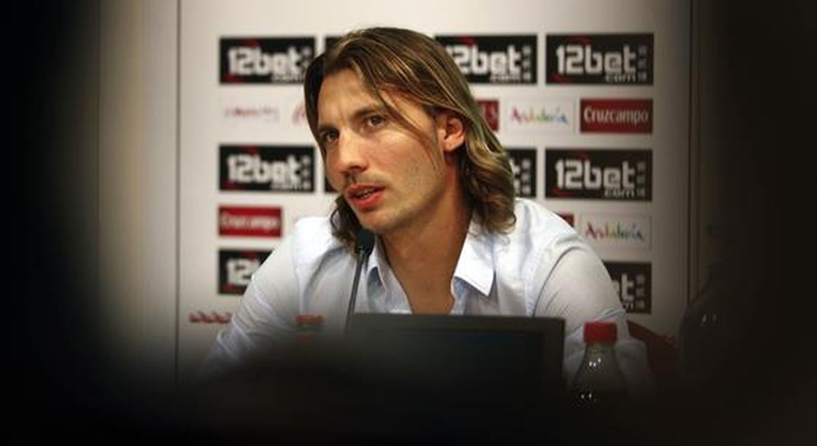 Alexis Ruano durante su presentación como nuevo jugador del Sevilla.

Foto: Belén Vargas