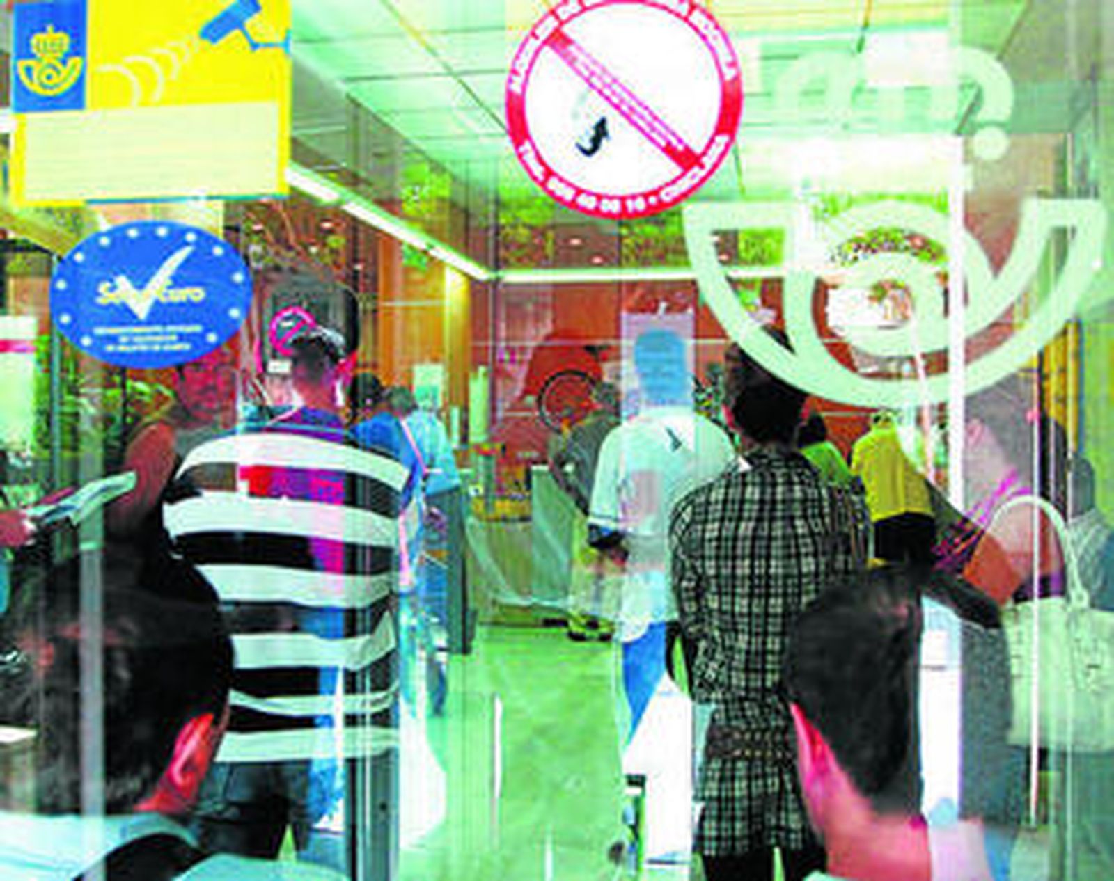 Interior de una de las oficinas de Correos de la provincia.