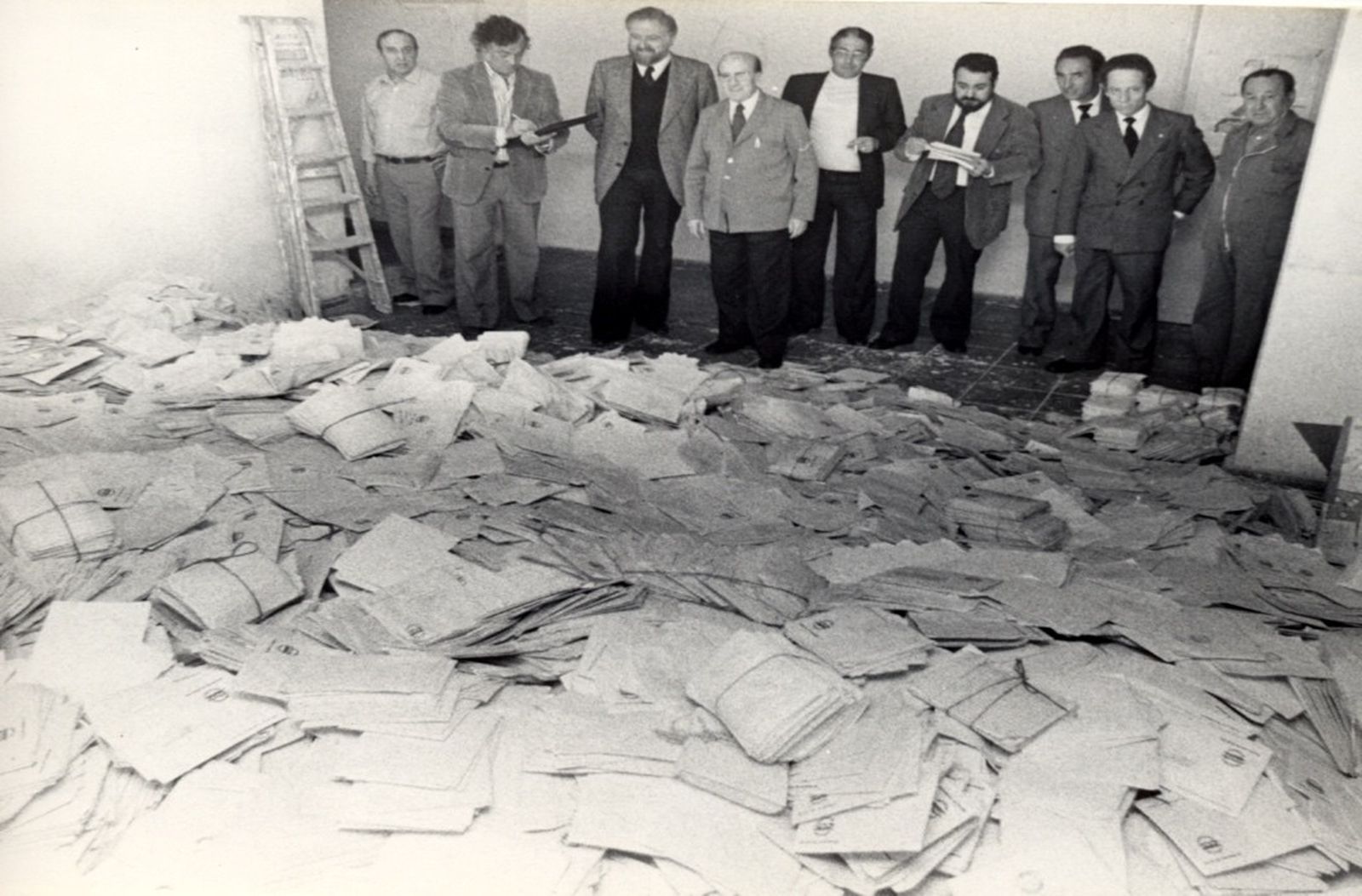 Levantamiento de acta notarial de correspondencia devuelta en el referéndum del 28-F en Andalucía.