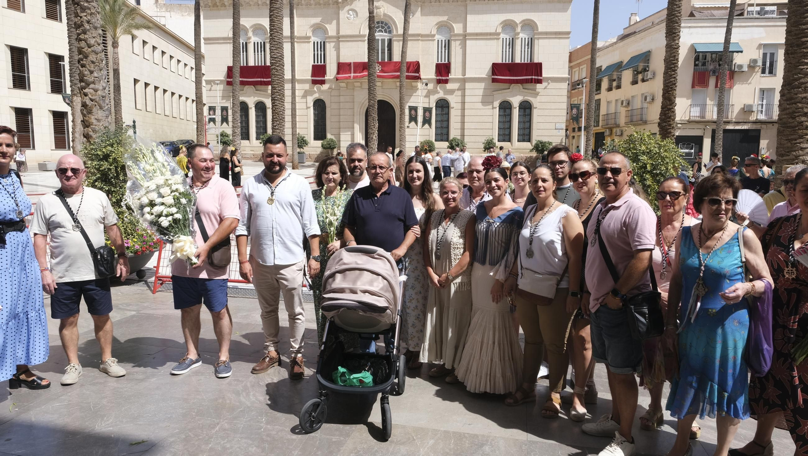 Ofrenda floral a la Virgen del Mar en la Feria de Almería 2024, en imágenes