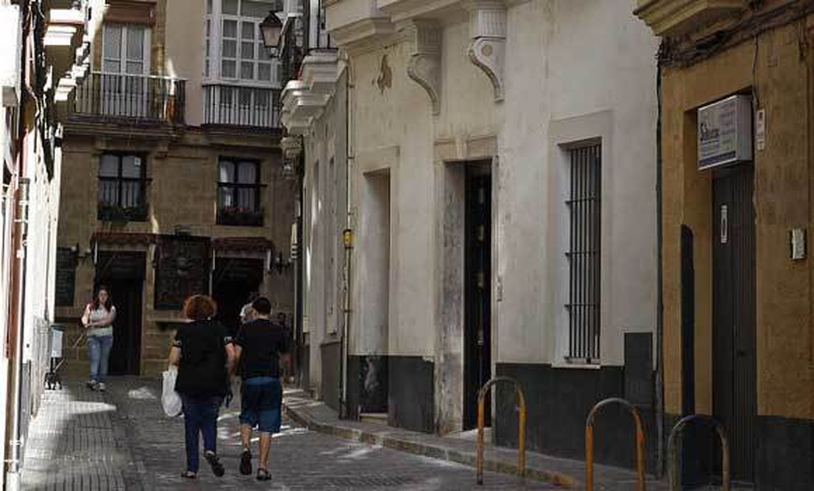 En la imagen, la fachada original del edificio afectado que sí se ha mantenido tras las obras. /Joaquín Pino