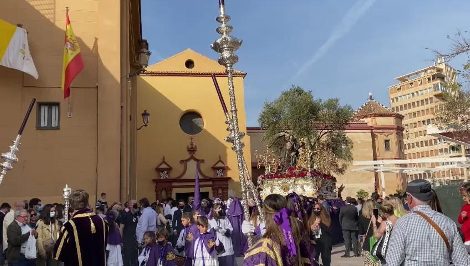 Nuestro Padre Jesús Orando en el Huerto saluda a los hermanos de Mena