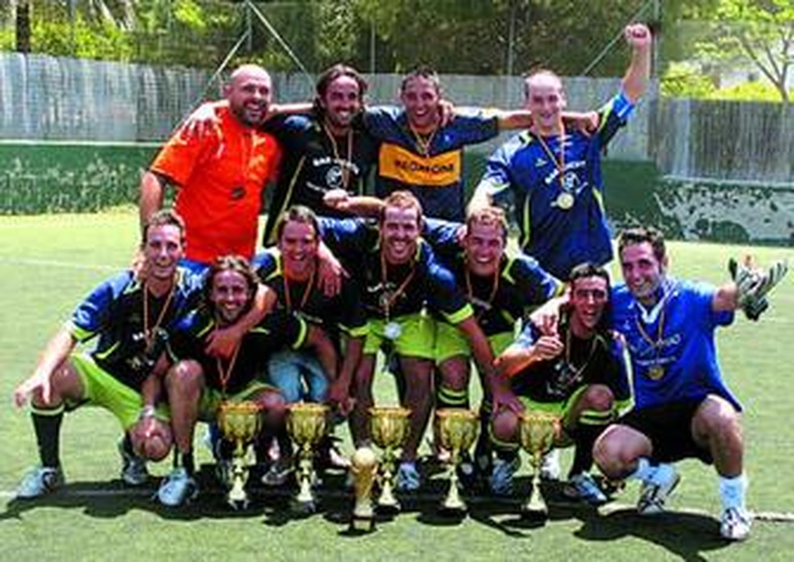 VIPREN MIRLO PEROLITAS (CHICLANA). Un año más han sido uno de los grandes y lo han refrendado conquistando un enorme número de trofeos, tanto individuales como colectivos.