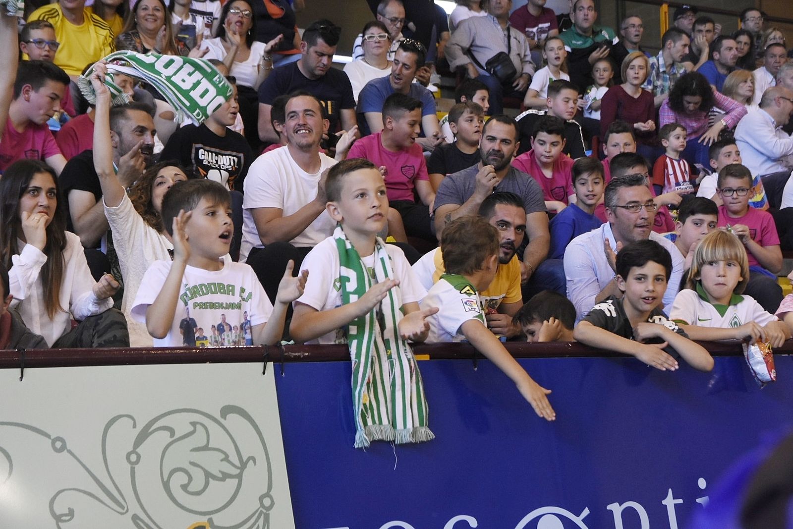 Aficionados en Vista Alegre durante un partido del Córdoba CF Futsal.