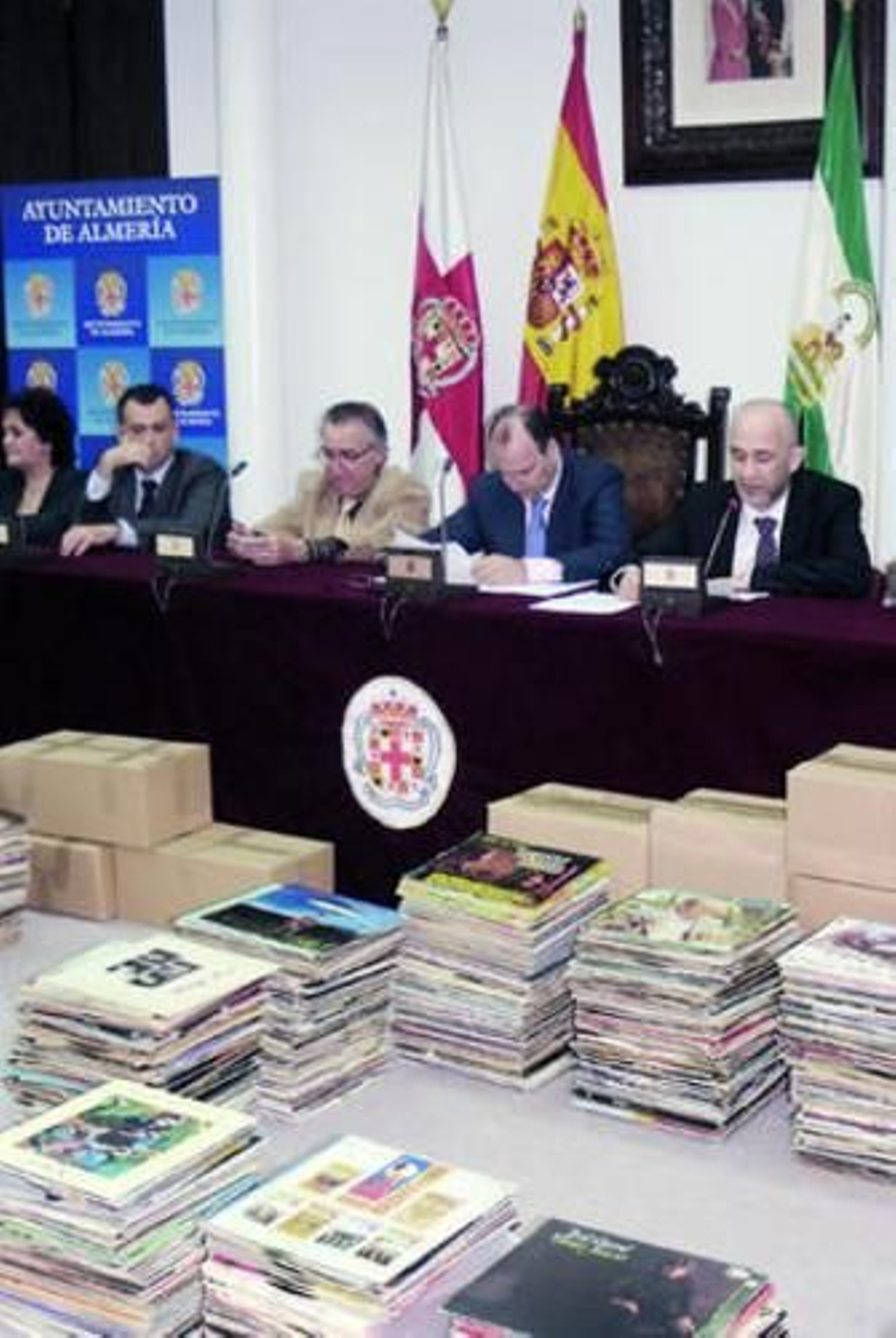 Discos en el salón de plenos.