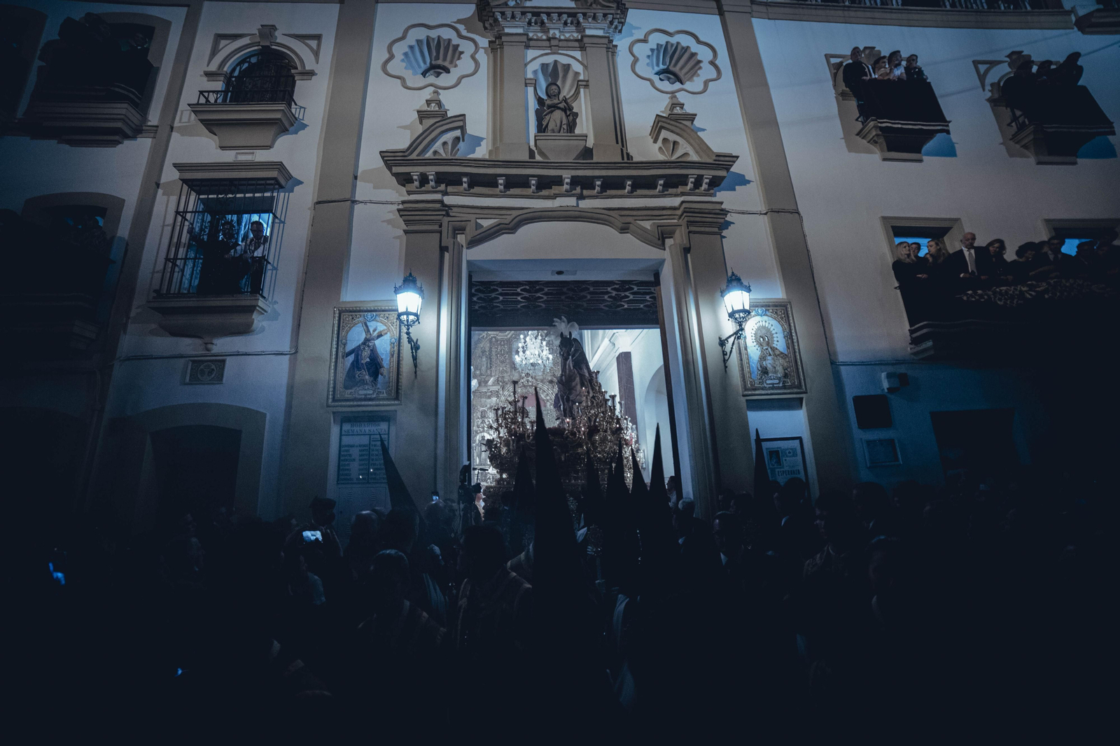 Las imágenes de la salida de la hermandad de la Esperanza de Triana