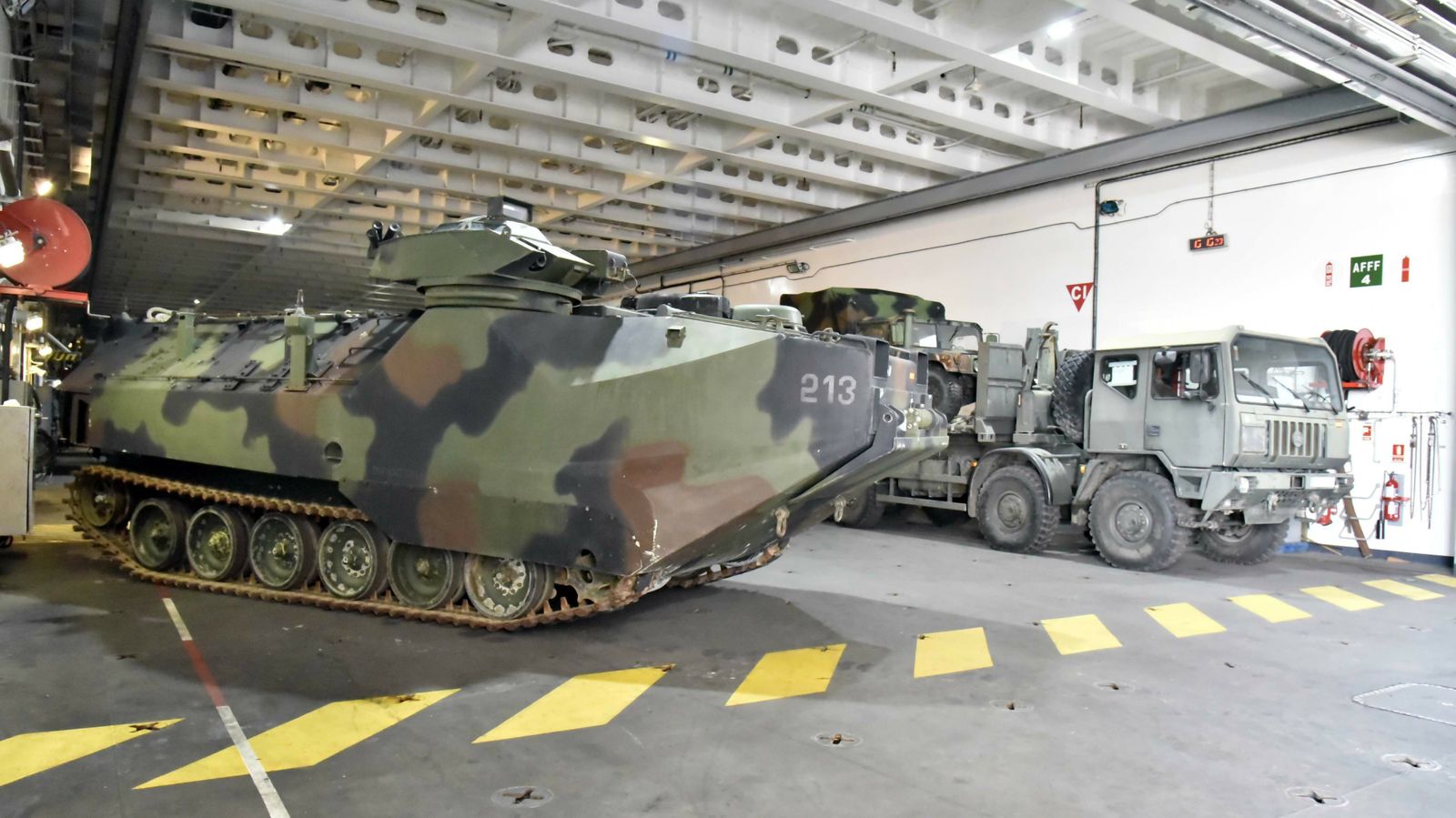 Portaviones Juan Carlos I en Algeciras