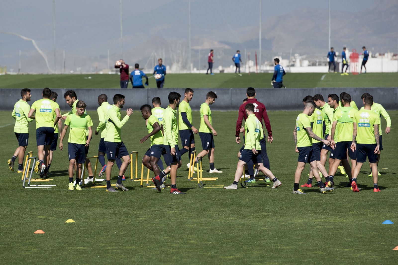 La plantilla del Granada se ejercita a las órdenes de Diego Martínez