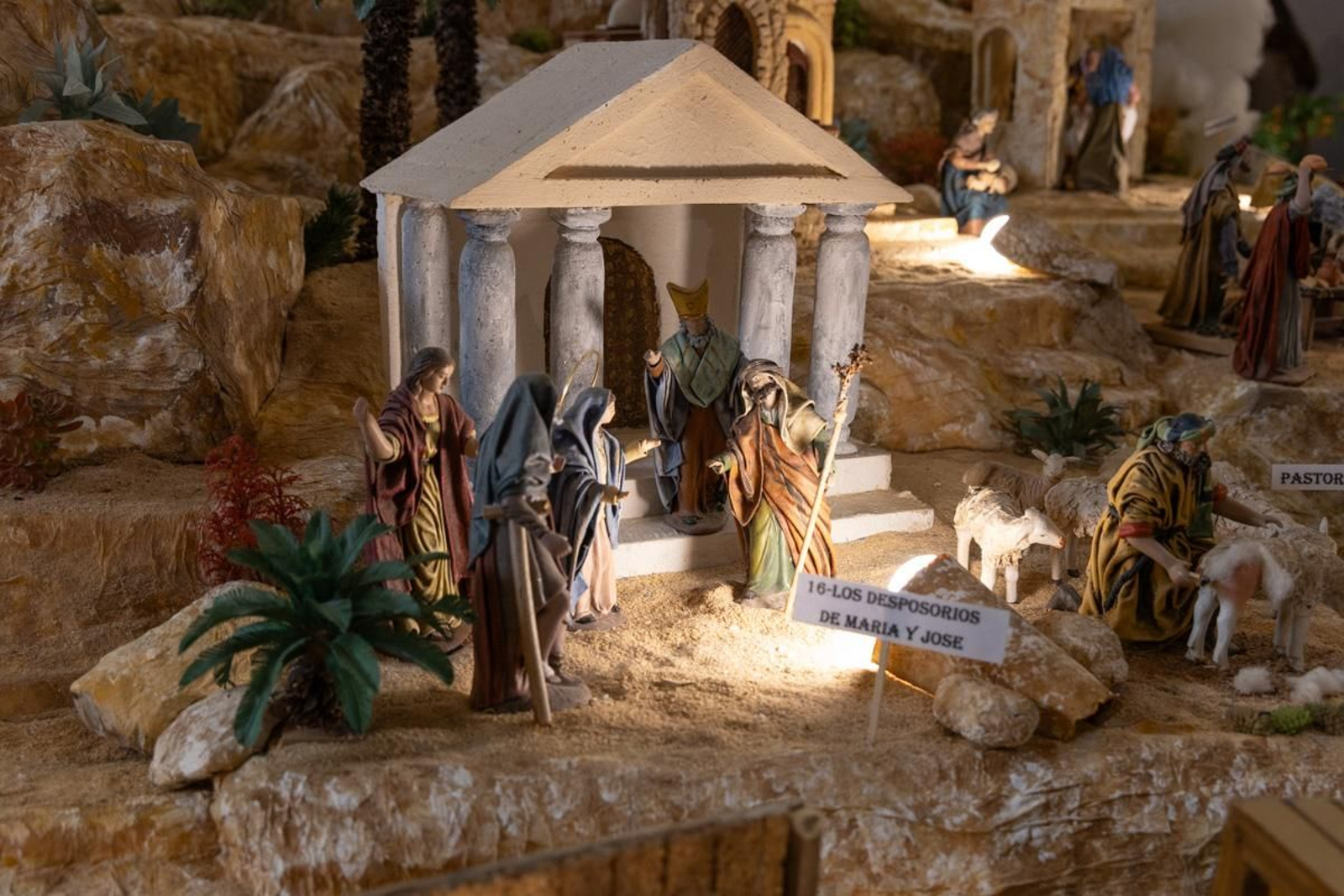 En imágenes: así es el Belén Bíblico con más de un millar de piezas artesanas de los abuelos María y Rafael