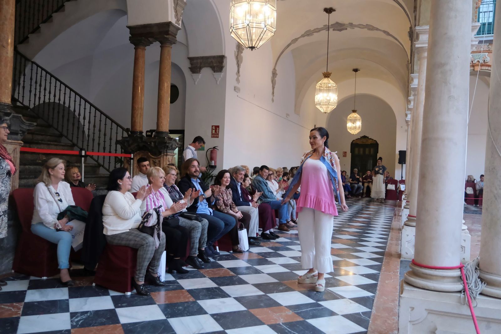 El desfile benéfico de la Asociación Alzheimer Córdoba 2023, en imágenes