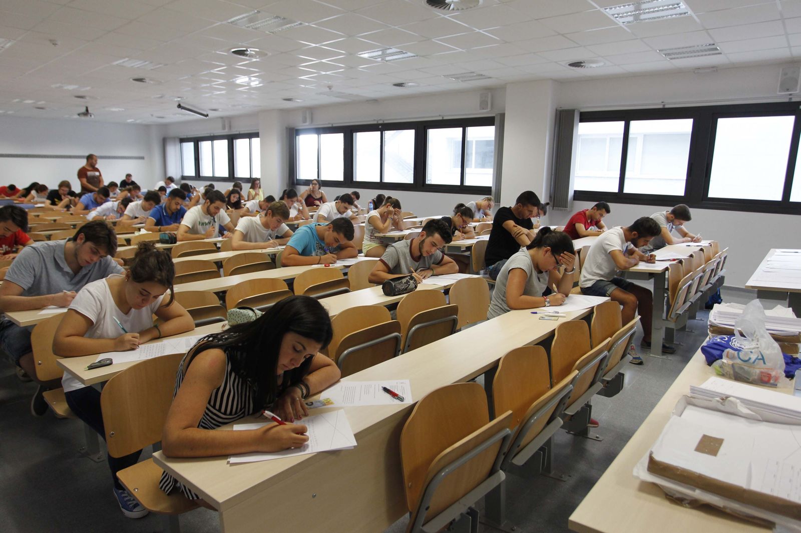 Alumnos realizan los exámenes de selectividad en la Politécnica de Algeciras.