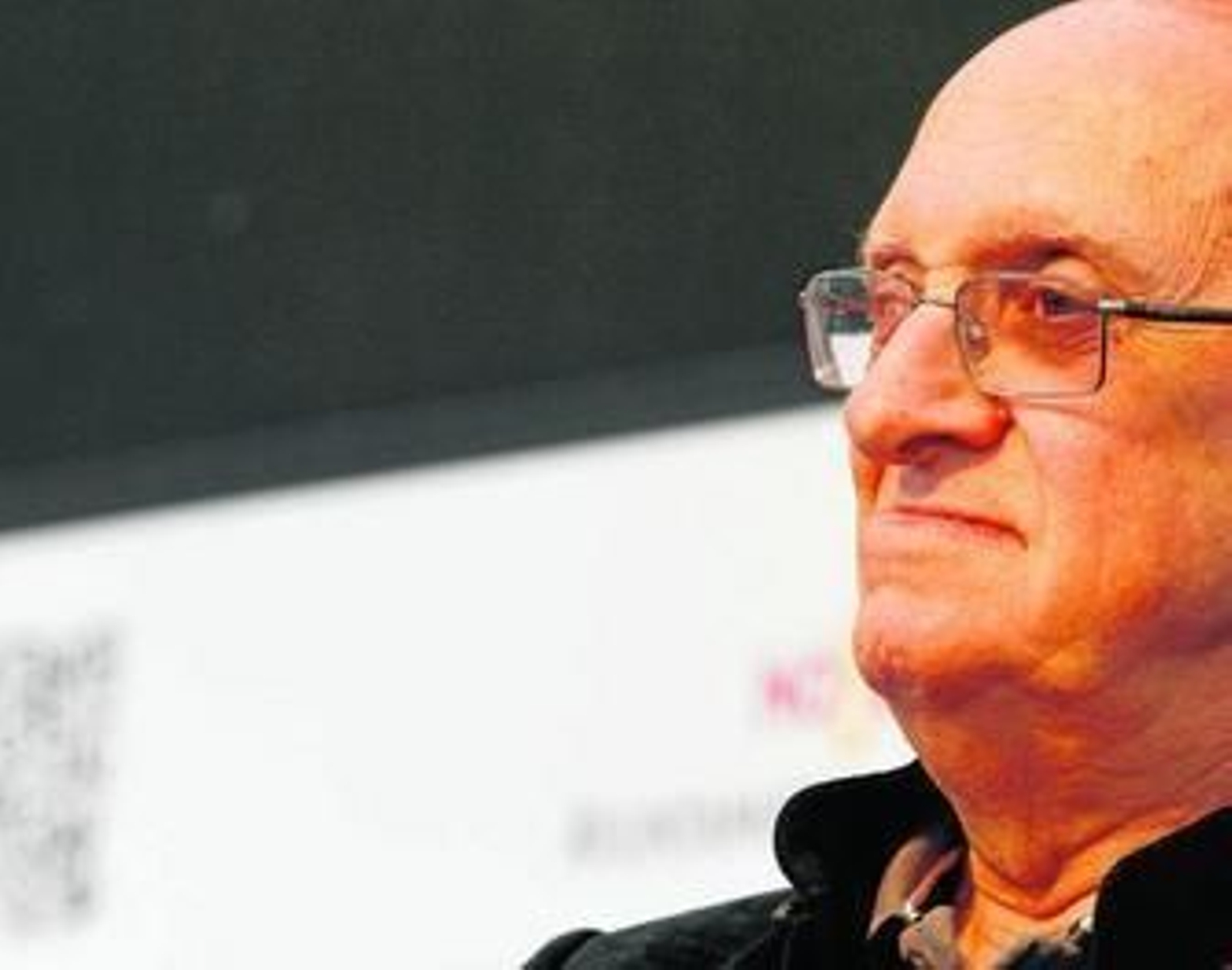 El escritor griego Petros Márkaris, en una visita a la Feria del Libro de Sevilla en 2012.