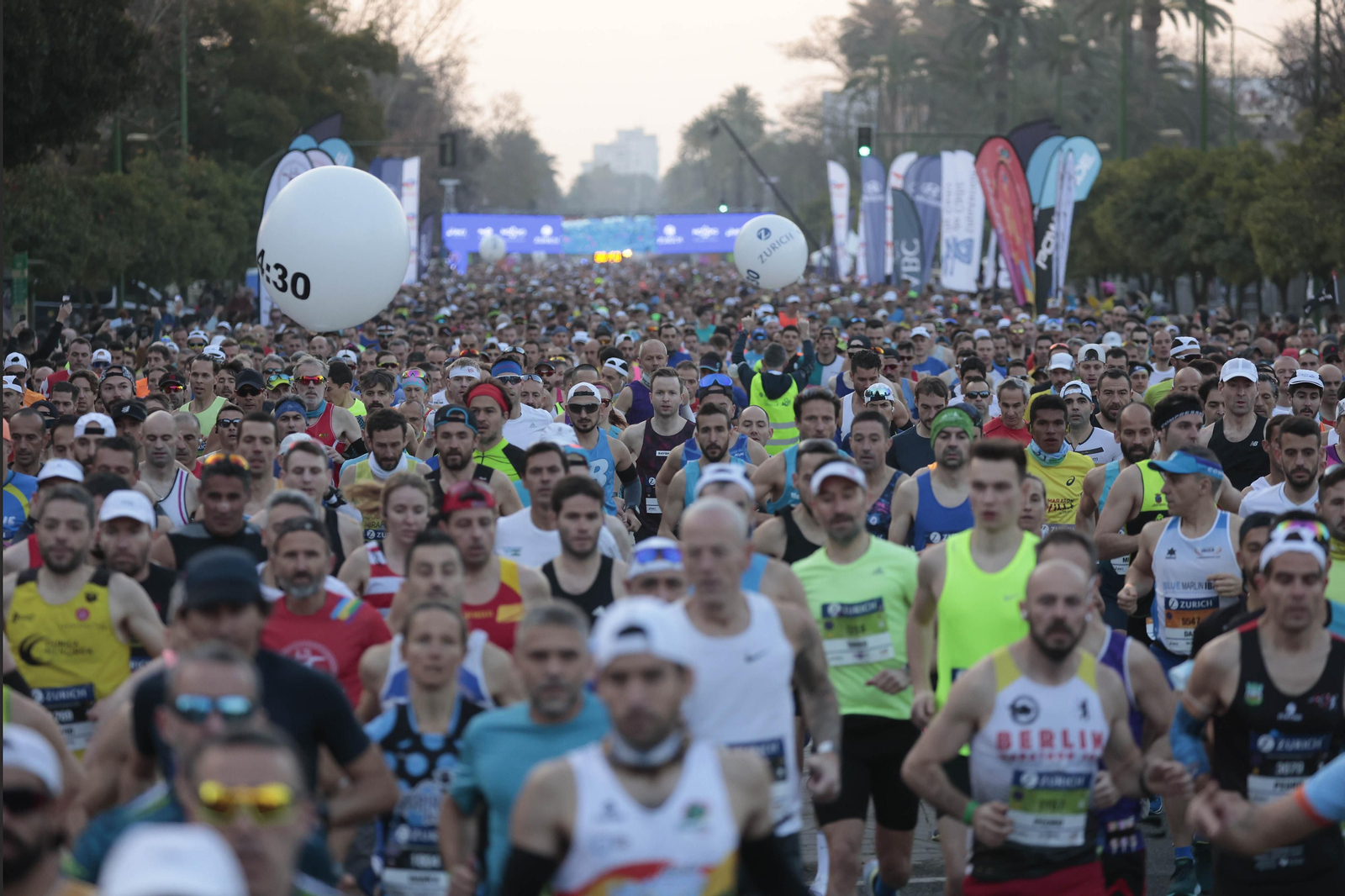 Las imágenes del Maratón de Sevilla 2022 (2)
