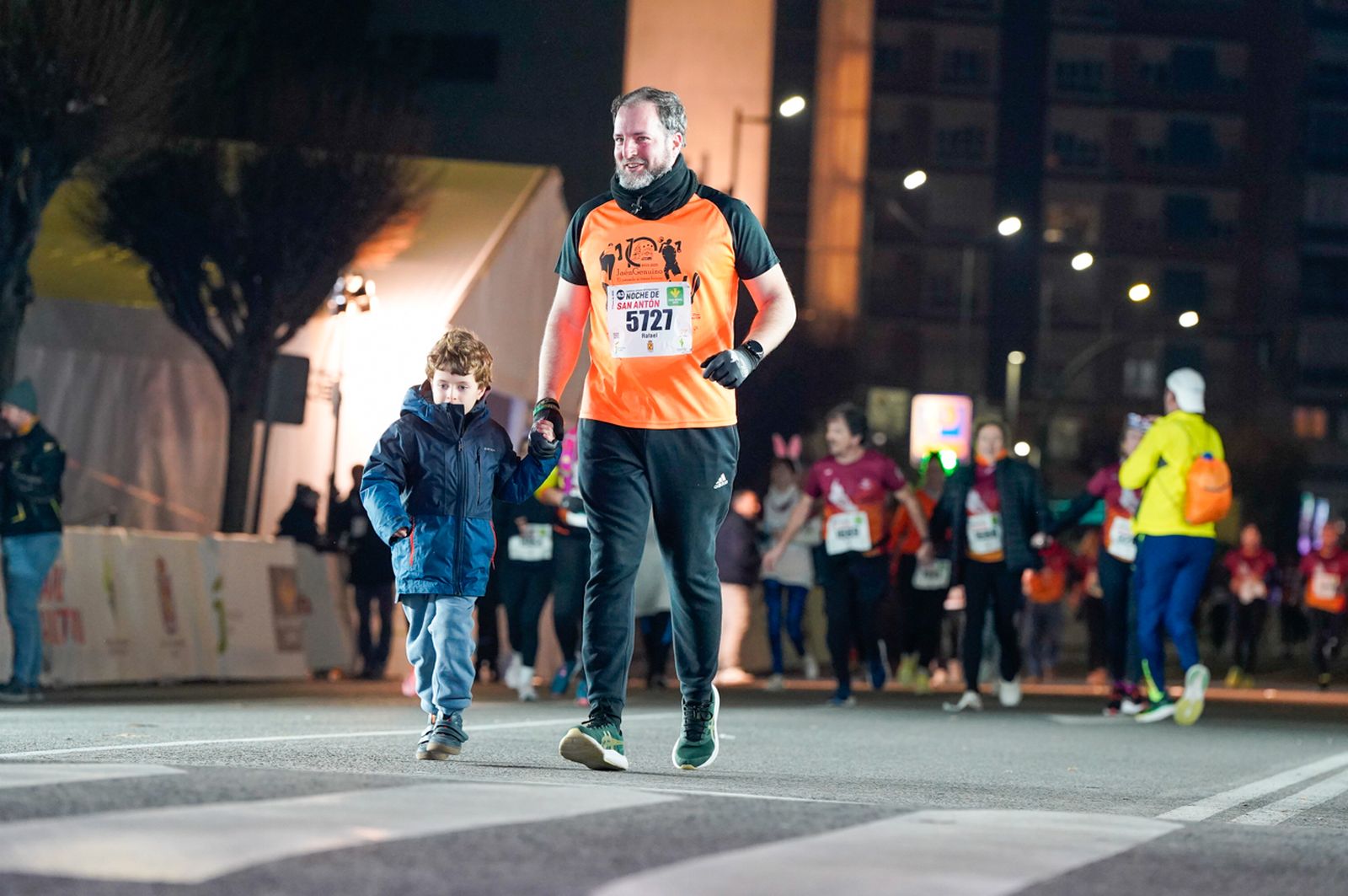 En imágenes: búscate en tu llegada a meta de la Carrera de San Antón 2026 (5)