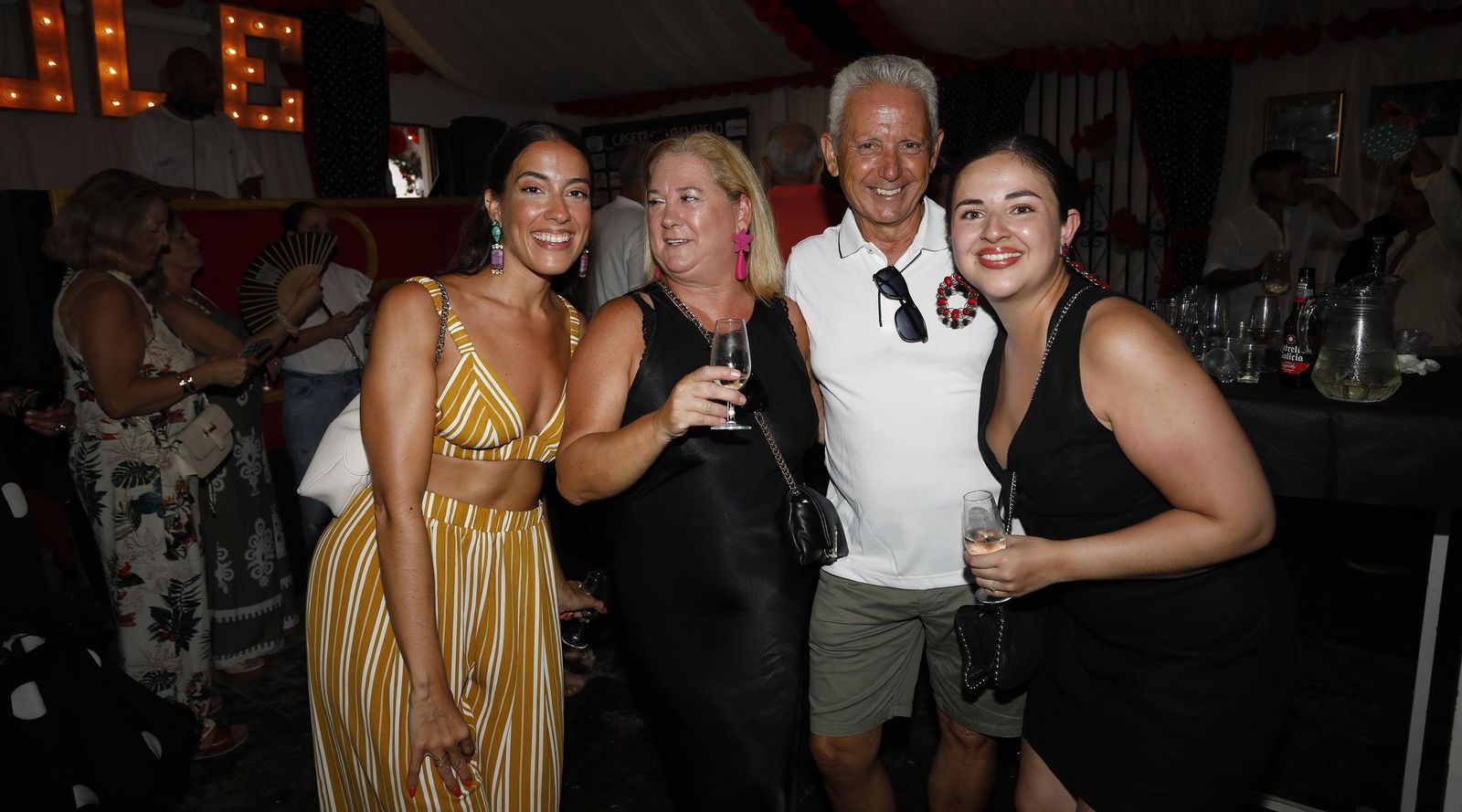 Búscate en las fotos del Día de la Mujer en la Feria de Tarifa