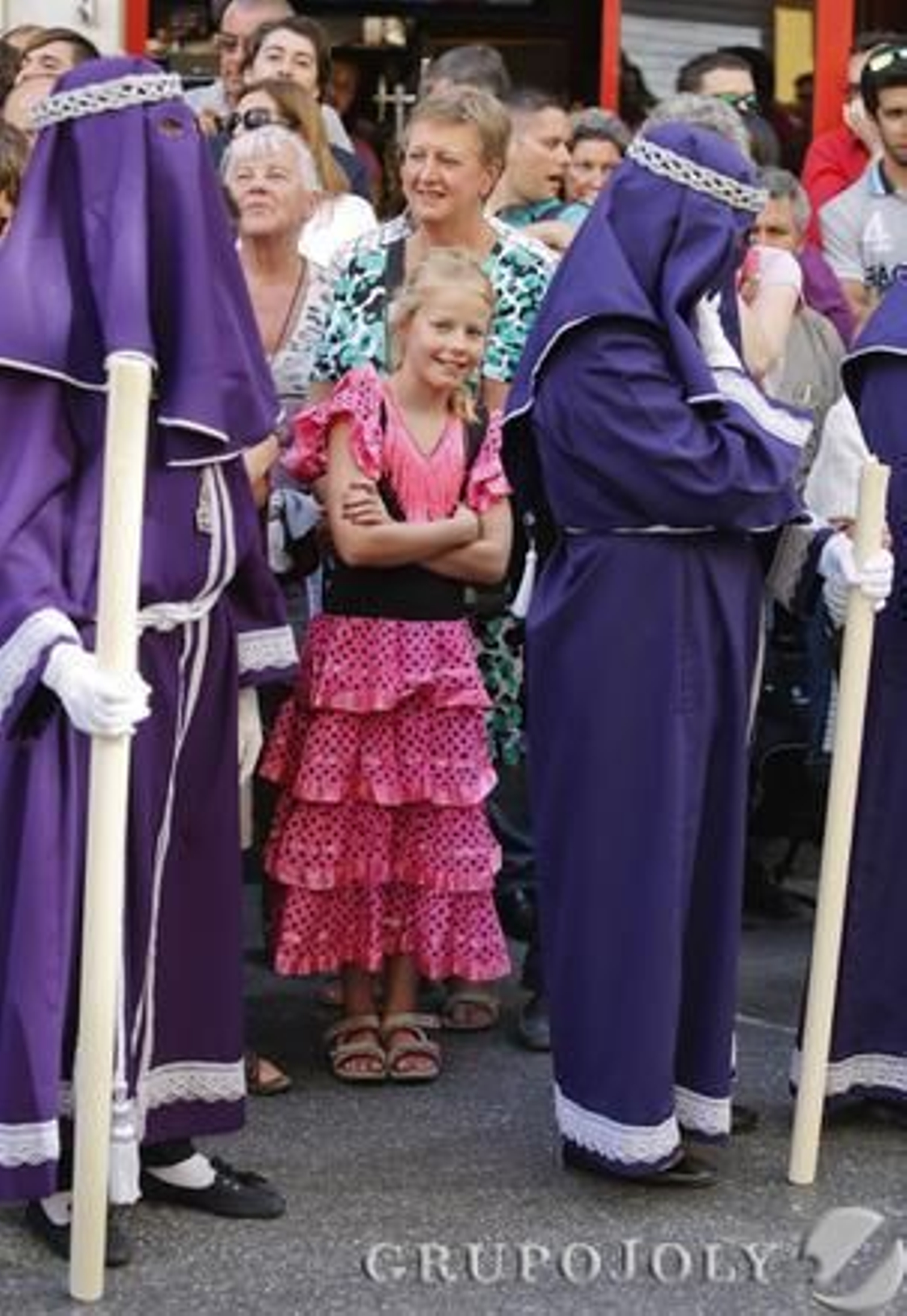 Crucifixión, Gitanos, Dolores del Puente, Pasión, Estudiantes y Cautivo protagonizaron una jornada en claroscuro./ Javier Albiñana