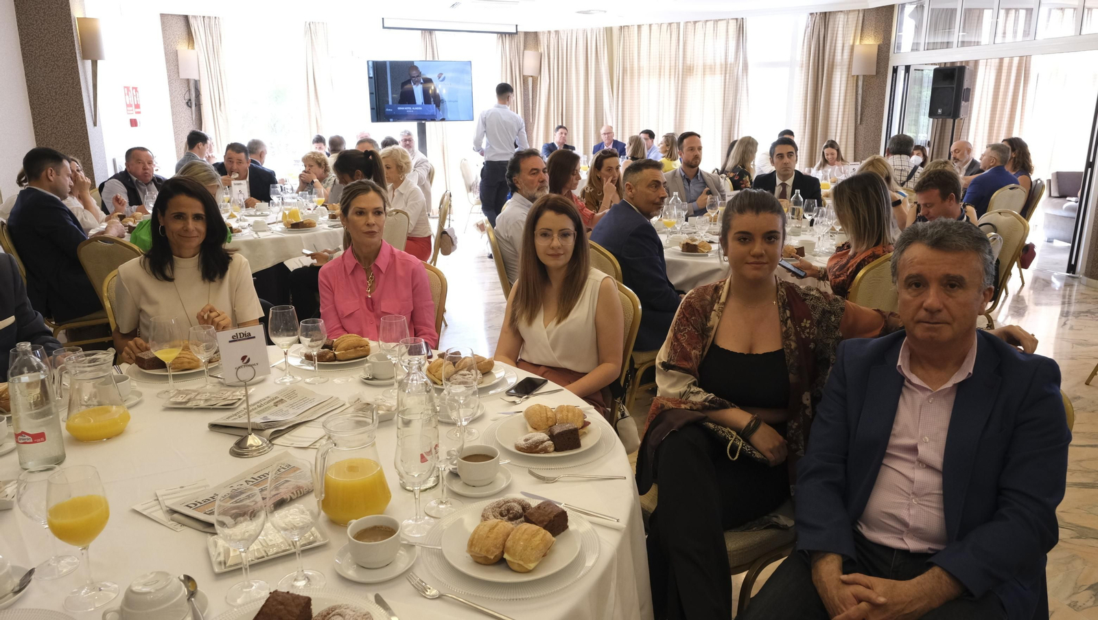 Imágenes del desayuno coloquio de Diario de Almeria y Hidralia.