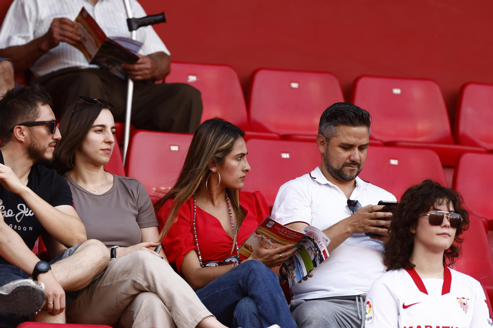 Búscate en las fotos del Sevilla-Valencia