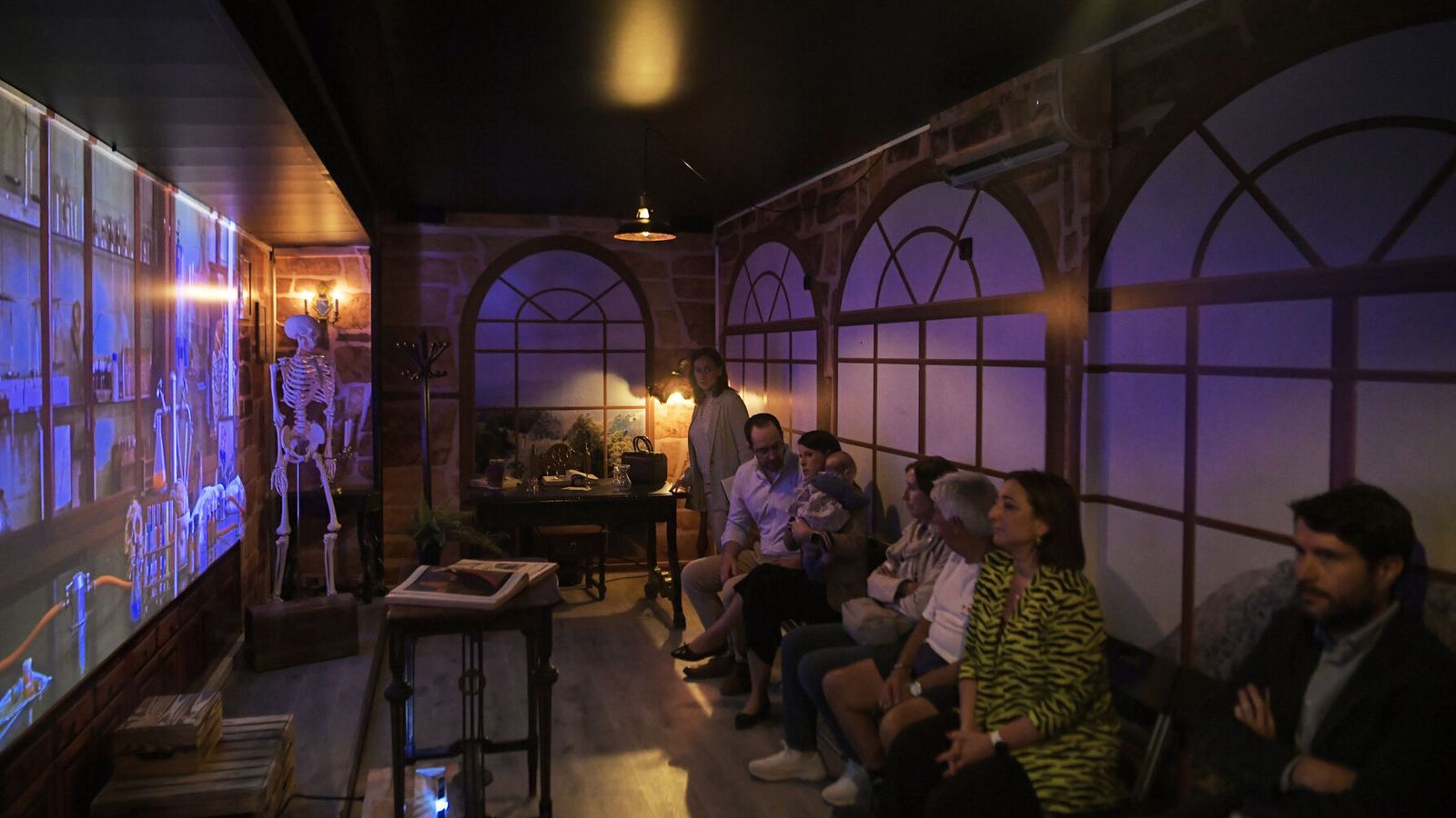 Tour Universitario Cajal, Una Mirada a lo Esencial en Granada