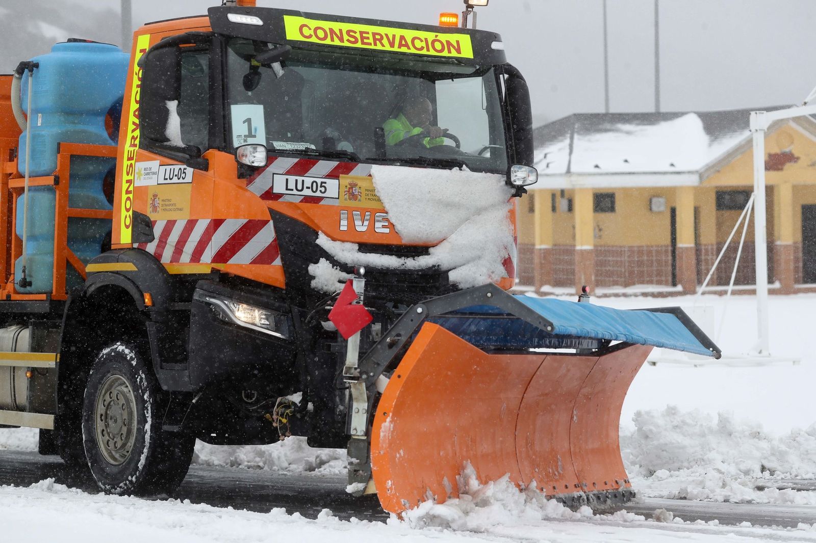 La nieve tiñe de blanco en norte de España