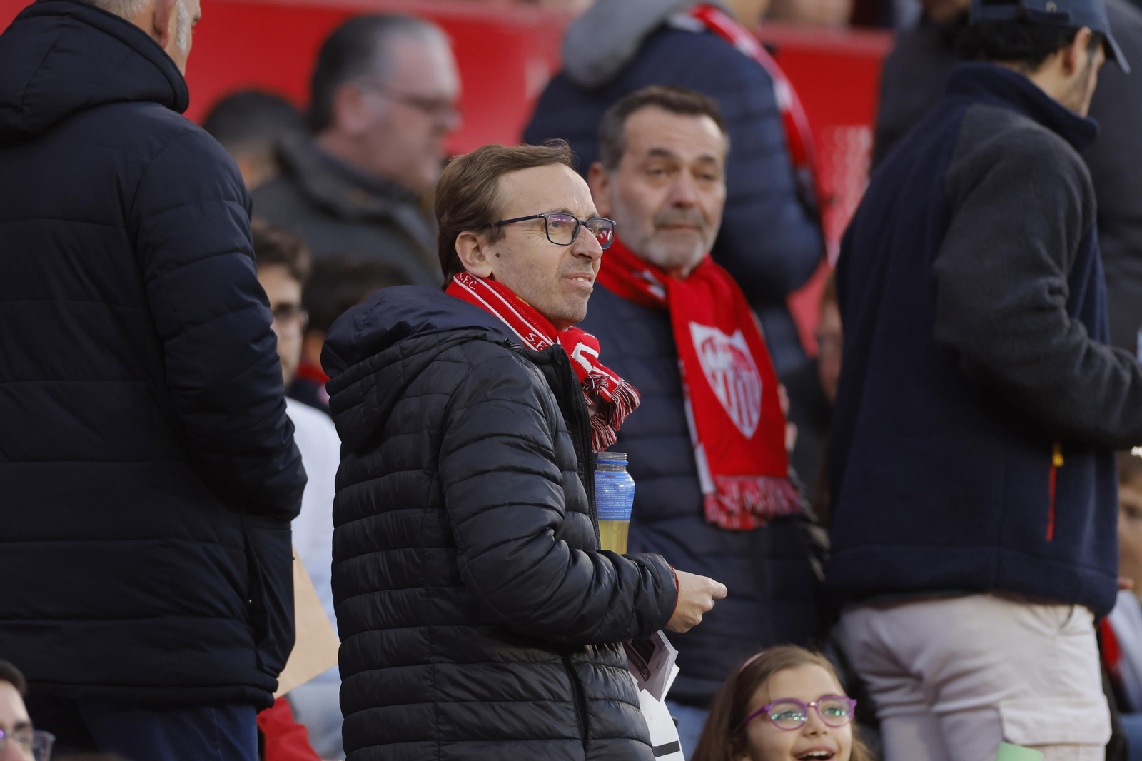 Búscate en las fotos del Sevilla-Elche