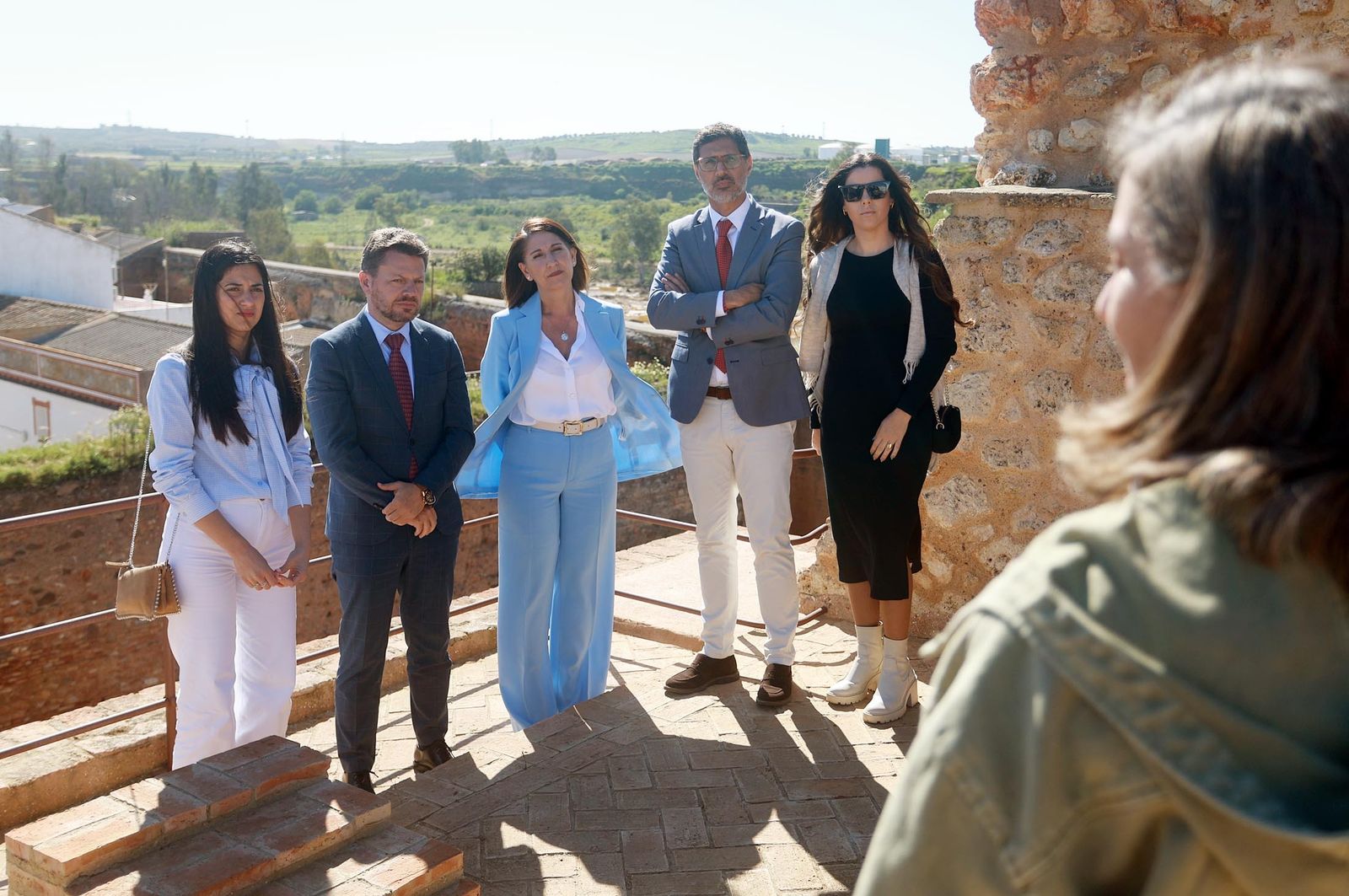 Imágenes de la visita a las obras de restauración de la Puerta del Buey en Niebla