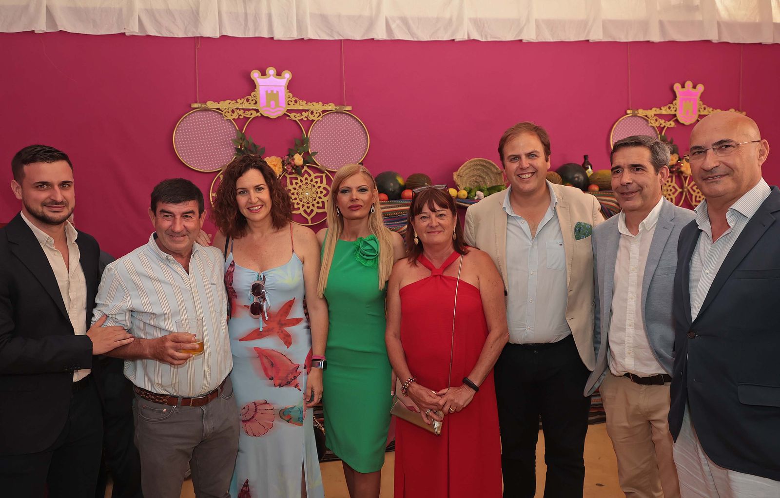 Imágenes de la copa de autoridades y medios de comunicación en la caseta municipal de la Feria Real de Algeciras 2024