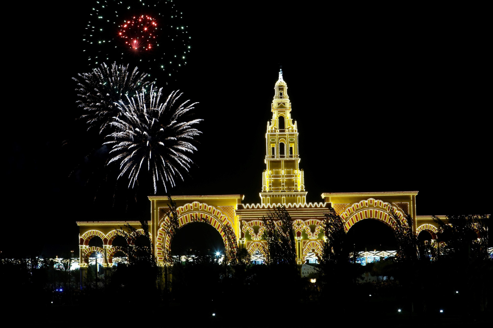 El espectáculo de fuegos artificiales de la Feria de Córdoba 2023, en imágenes