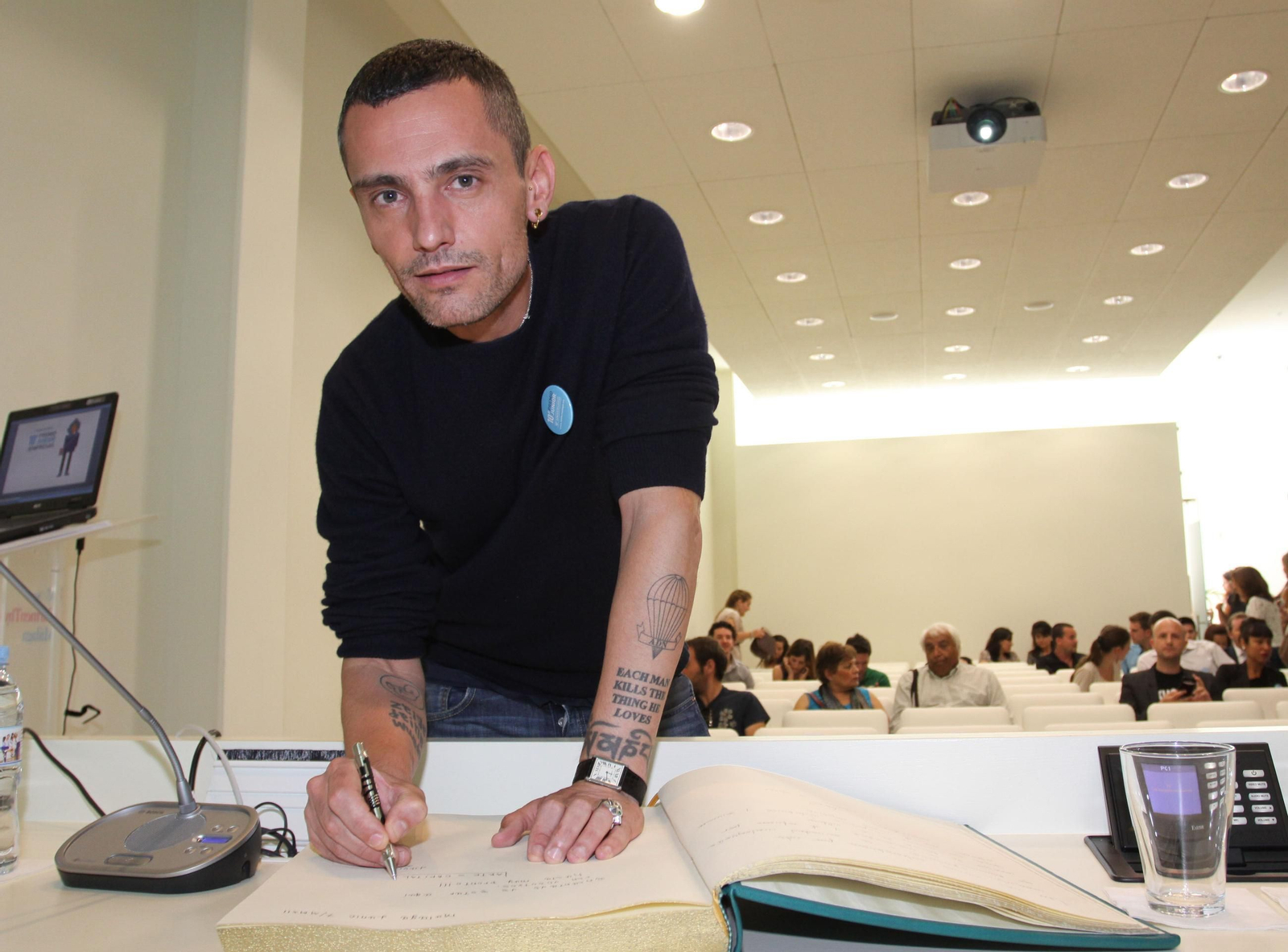 El diseñador malagueño David Delfín El diseñador malagueño David Delfín