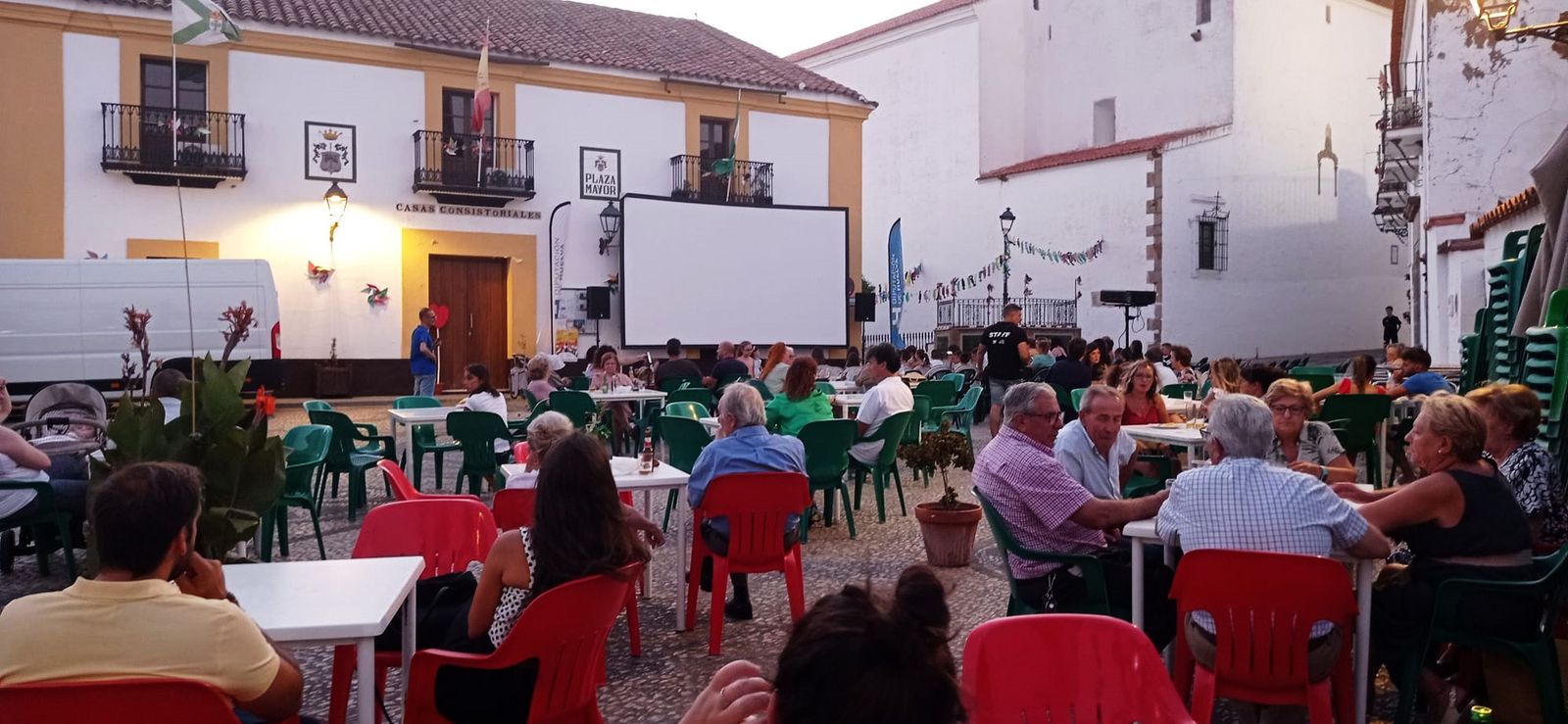 Imágenes del ciclo de cine en los pueblos de la Diputación de Huelva.