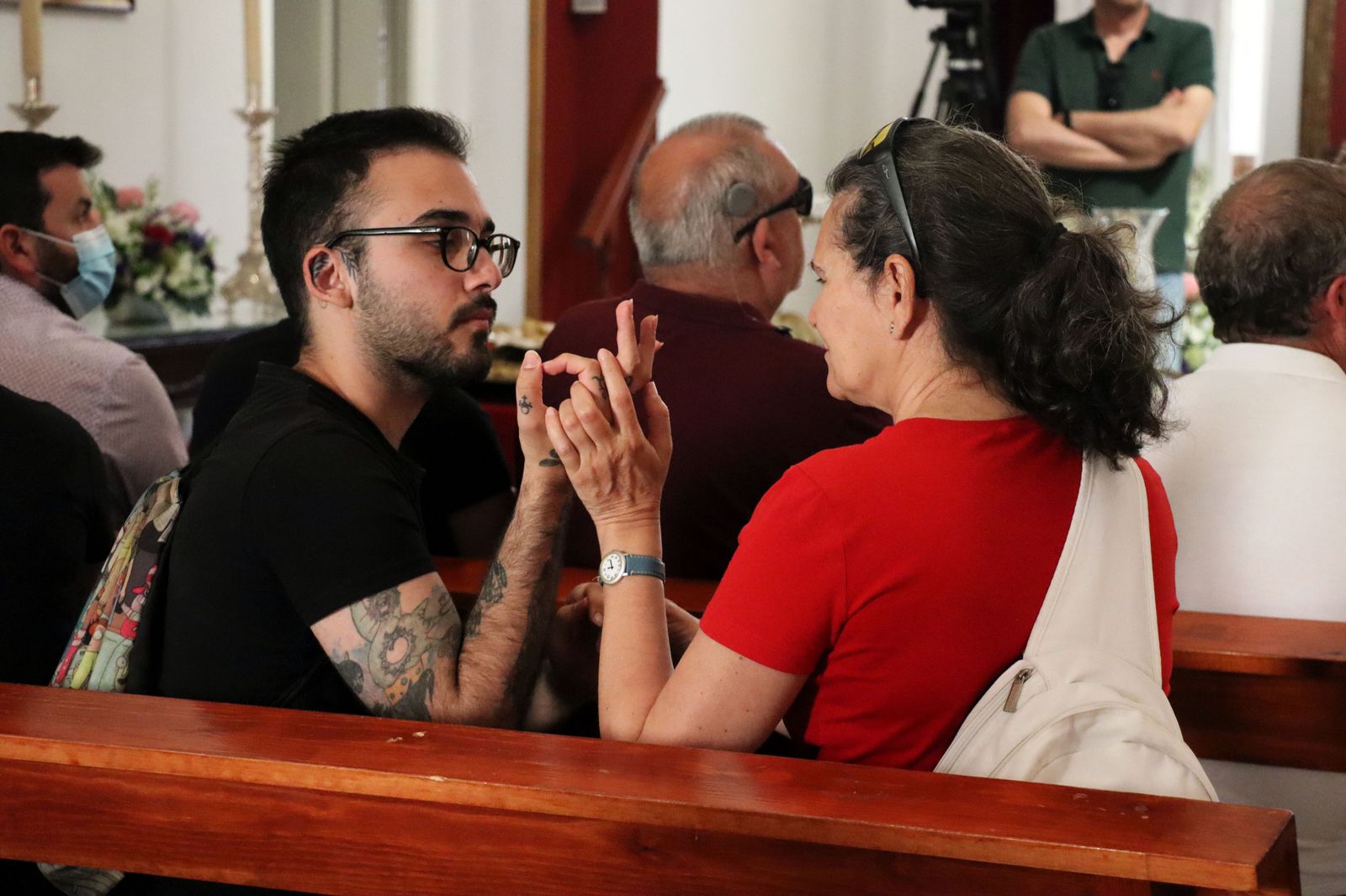 Visita guiada de la ONCE a la Hermandad de Emigrantes de Huelva, en imágenes