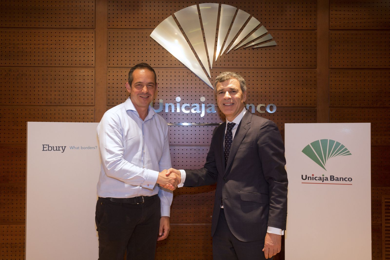 Juan Lobato , fundador de Ebury, y Pablo González, Director General Financiero de Unicaja Banco.