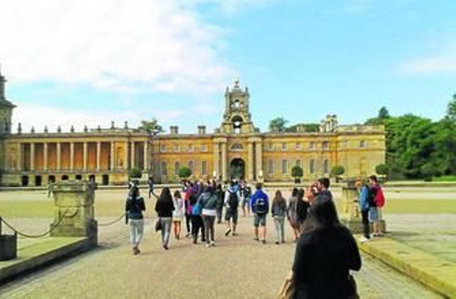 Visita de un grupo de estudiantes españoles al Palacio de Blenheim, lugar de nacimiento de sir Winston Churchill.