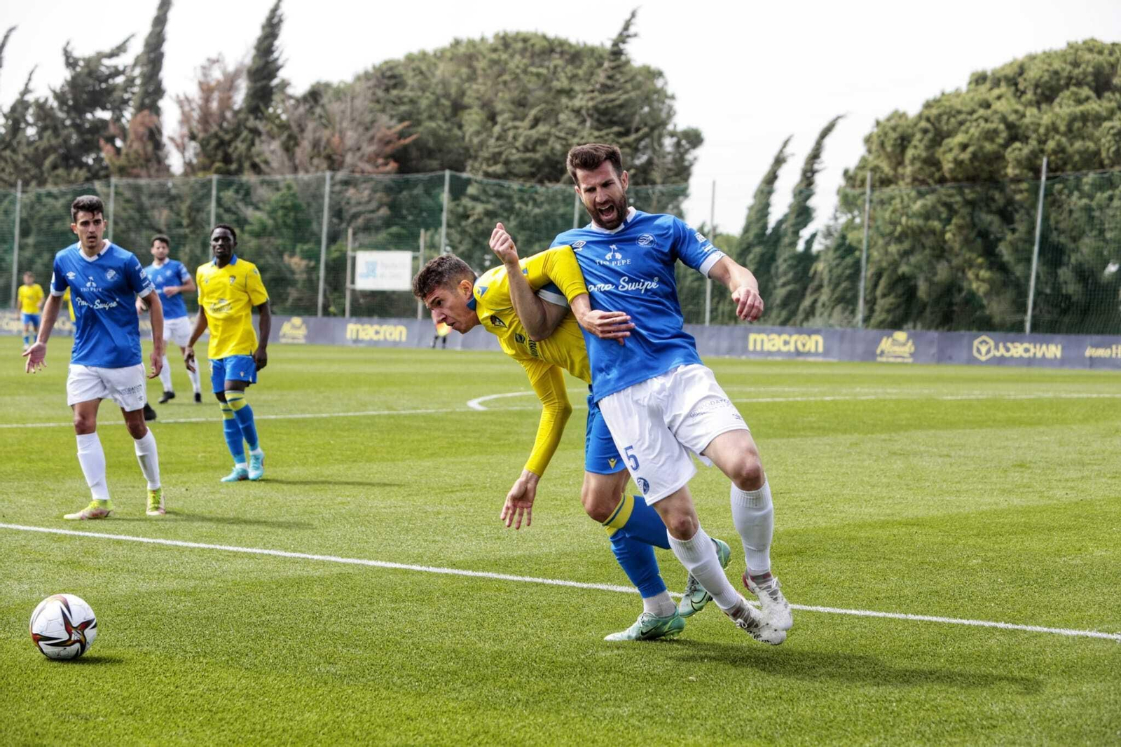 Tensión en el derbi entre Cádiz B y Xerez DFC