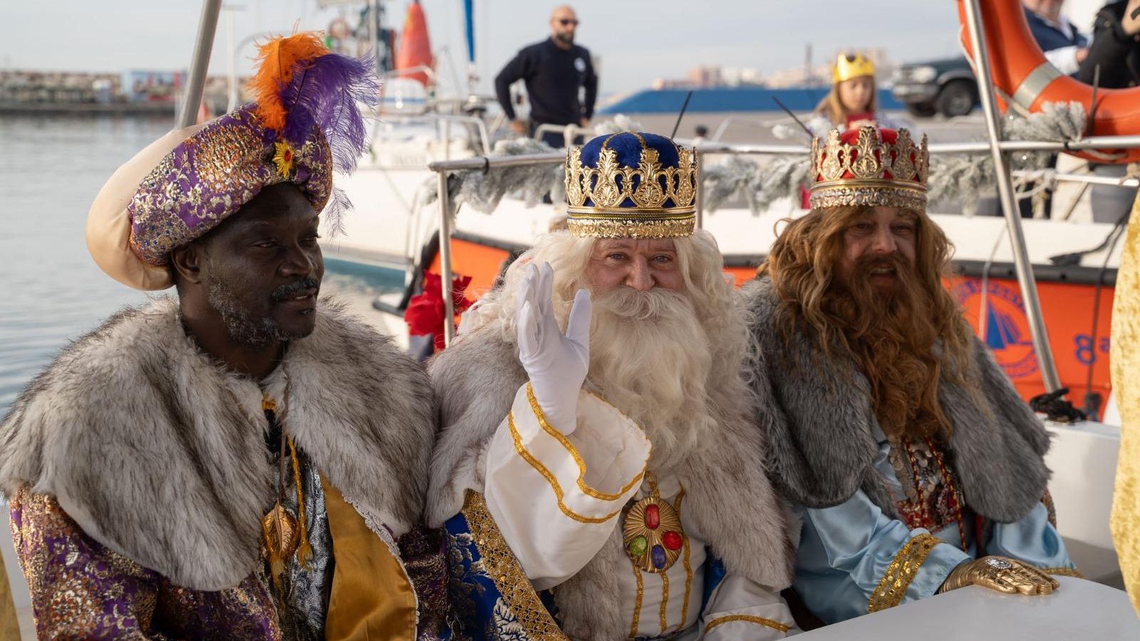 A Benalmádena, los Reyes Magos han llegado en barco. A Benalmádena, los Reyes Magos han llegado en barco.