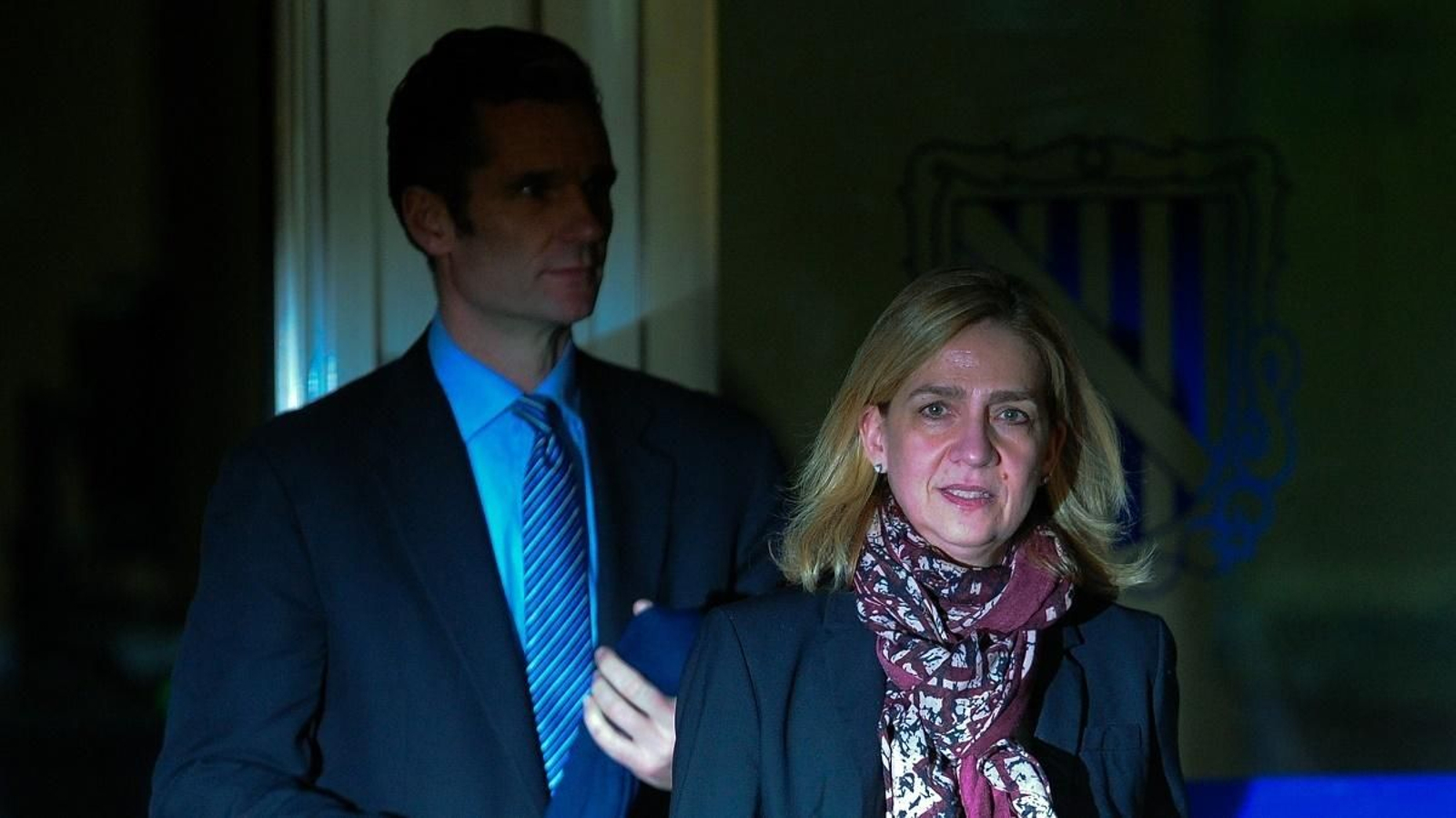 La infanta Cristina, en una imagen de archivo, con su marido, Iñaki Urdangarín, al fondo.