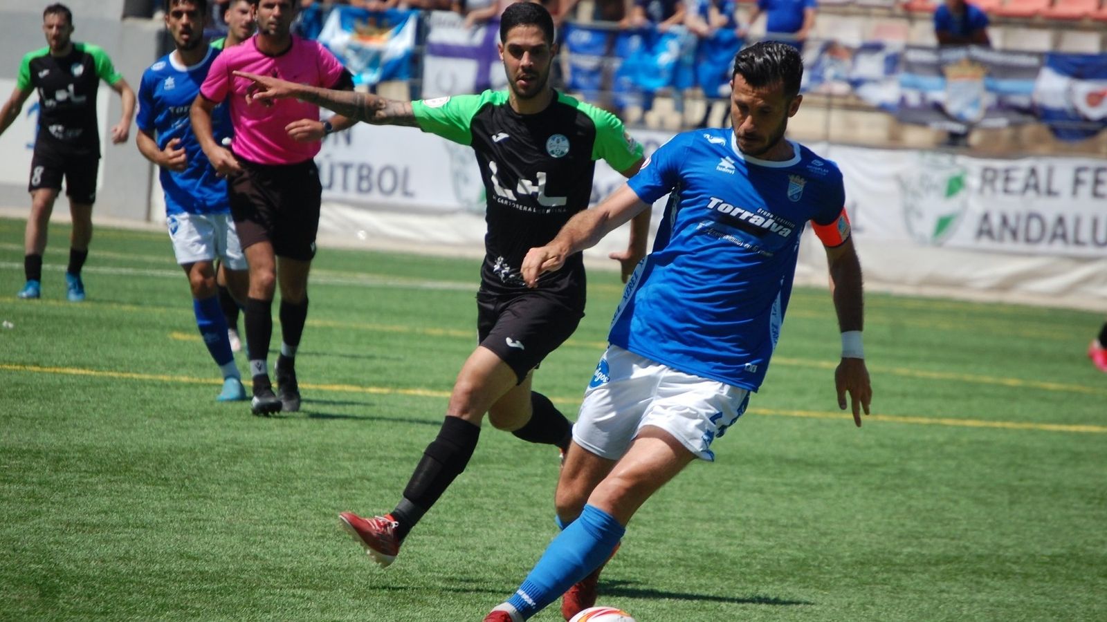 Carlos García presiona a Colorado.