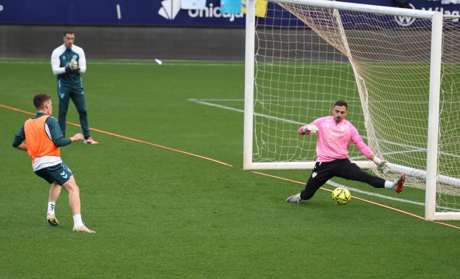 Búscate en las fotos del entrenamiento del Málaga CF en La Rosaleda