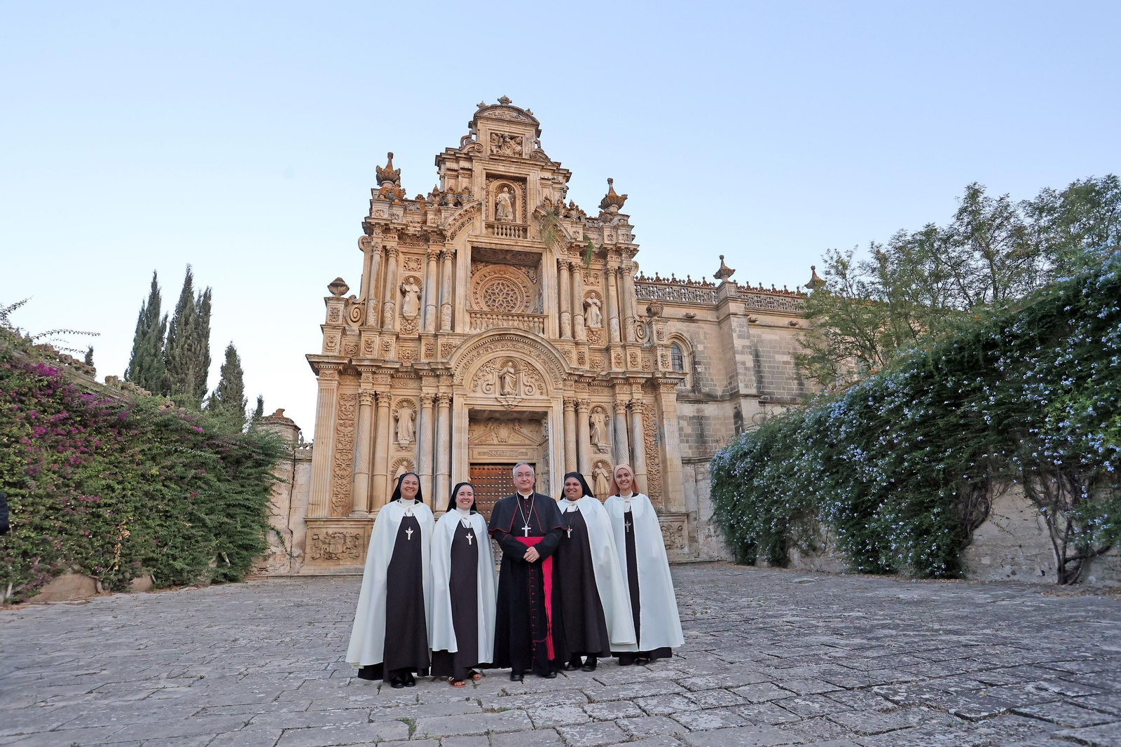 Imágenes de la misa de bienvenida a las hermanas Carmelitas en La Cartuja de Jerez